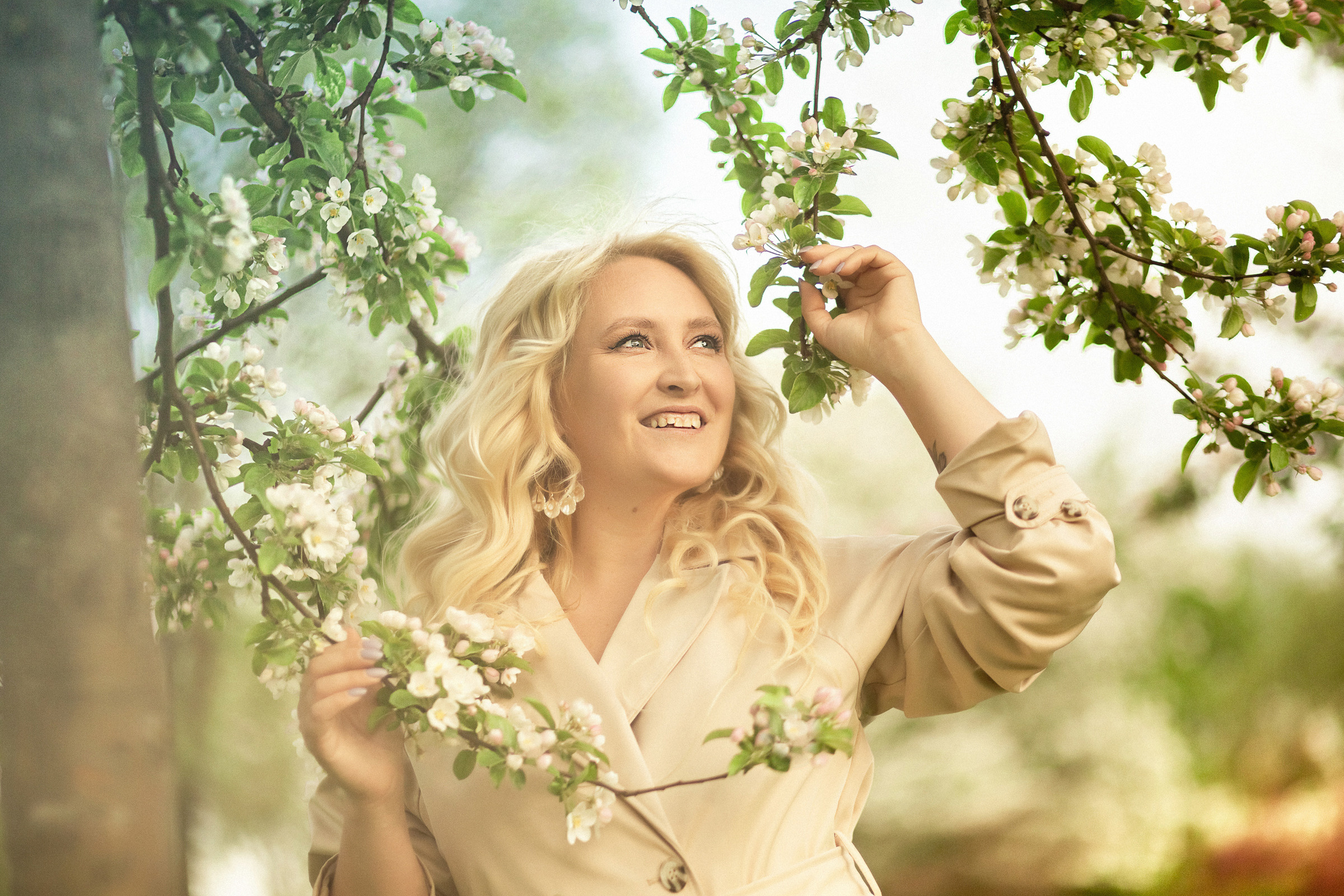 В белых яблонях. Фотограф женский и мужской портрет Санкт-Петербург