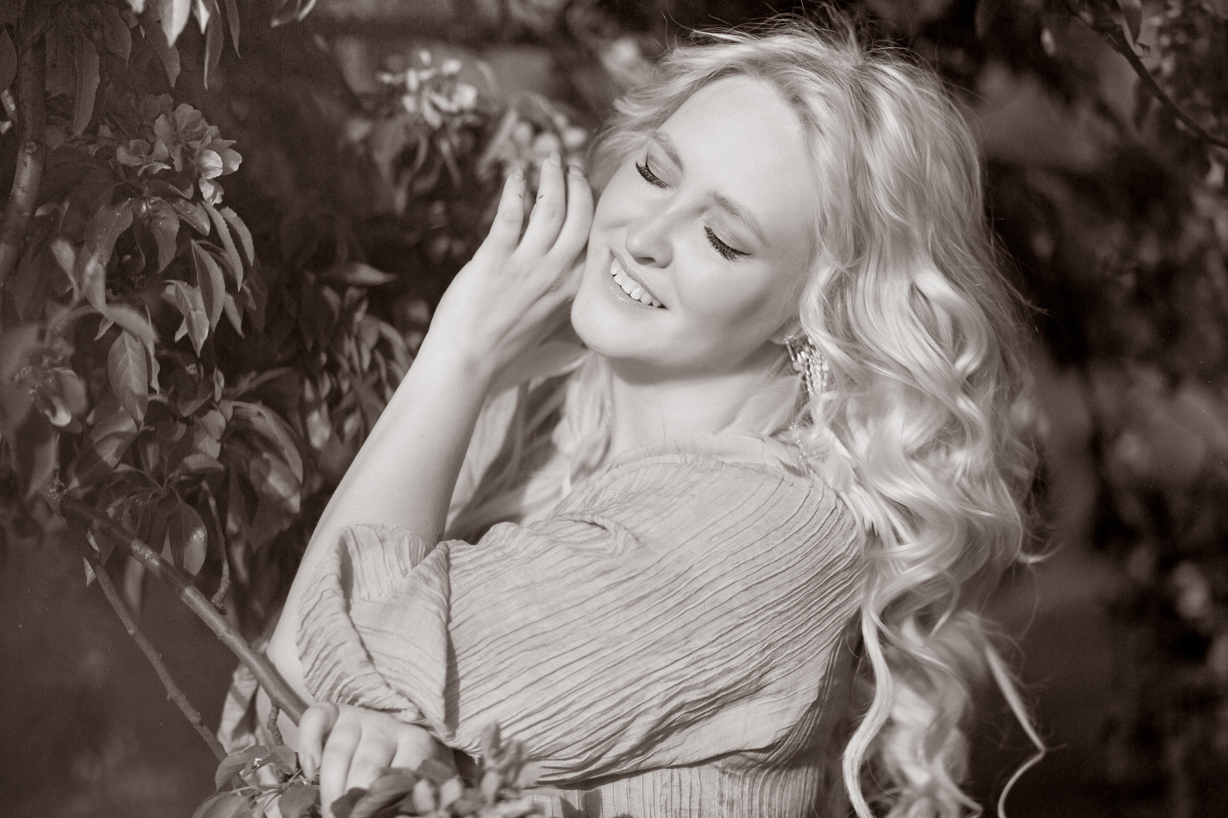 В розовых яблонях. Фотограф женский и мужской портрет Санкт-Петербург