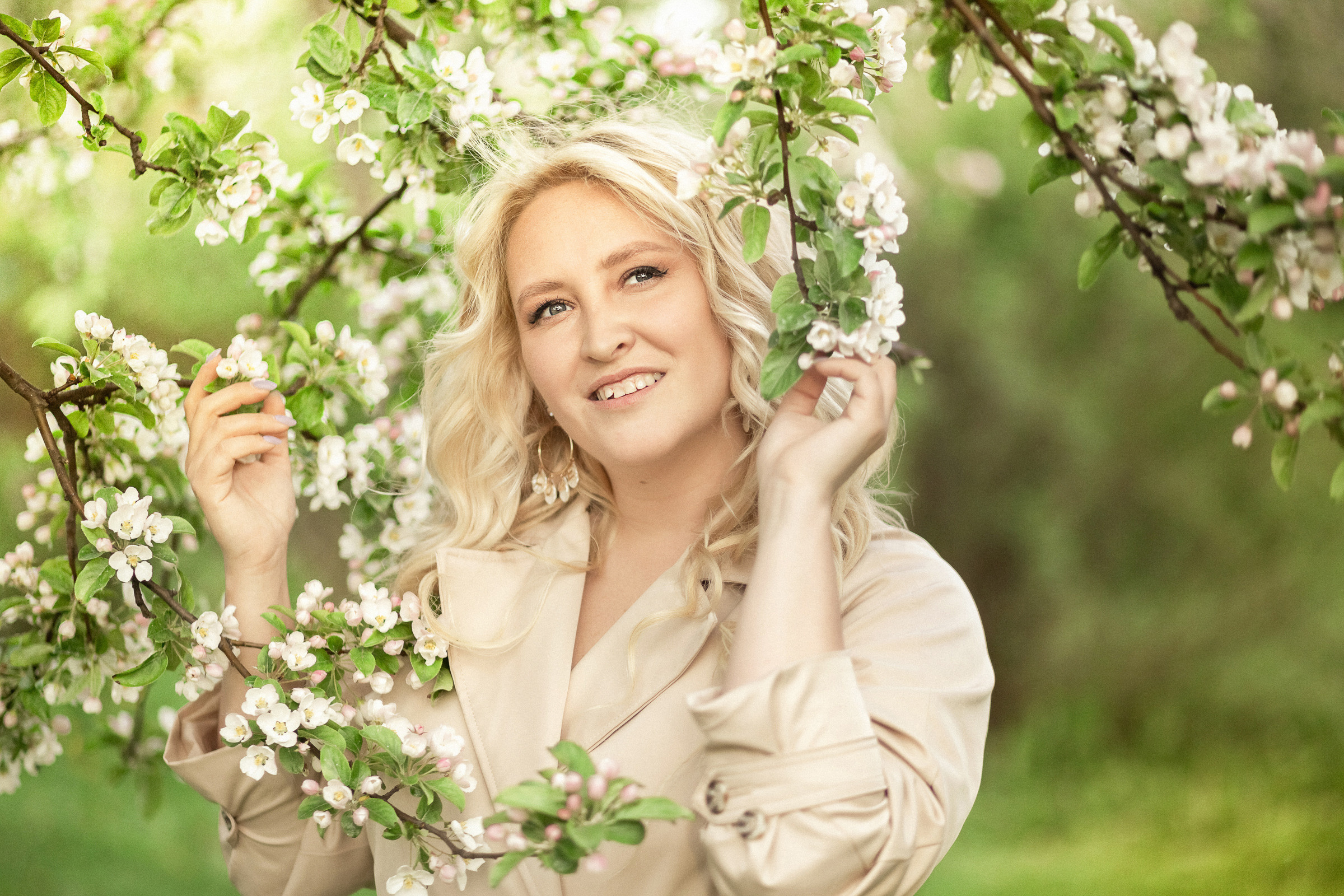В белых яблонях. Фотограф женский и мужской портрет Санкт-Петербург