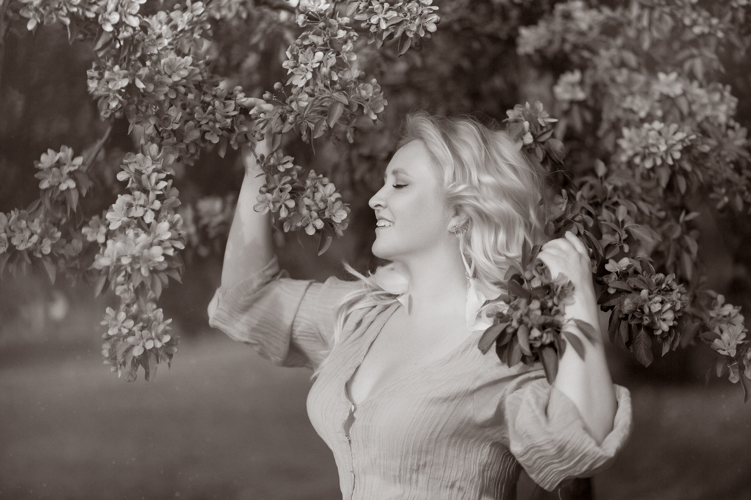 В розовых яблонях. Фотограф женский и мужской портрет Санкт-Петербург