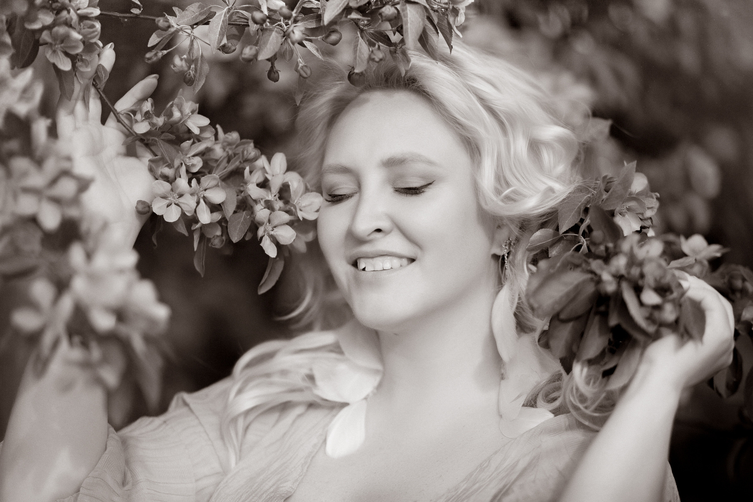 В розовых яблонях. Фотограф женский и мужской портрет Санкт-Петербург