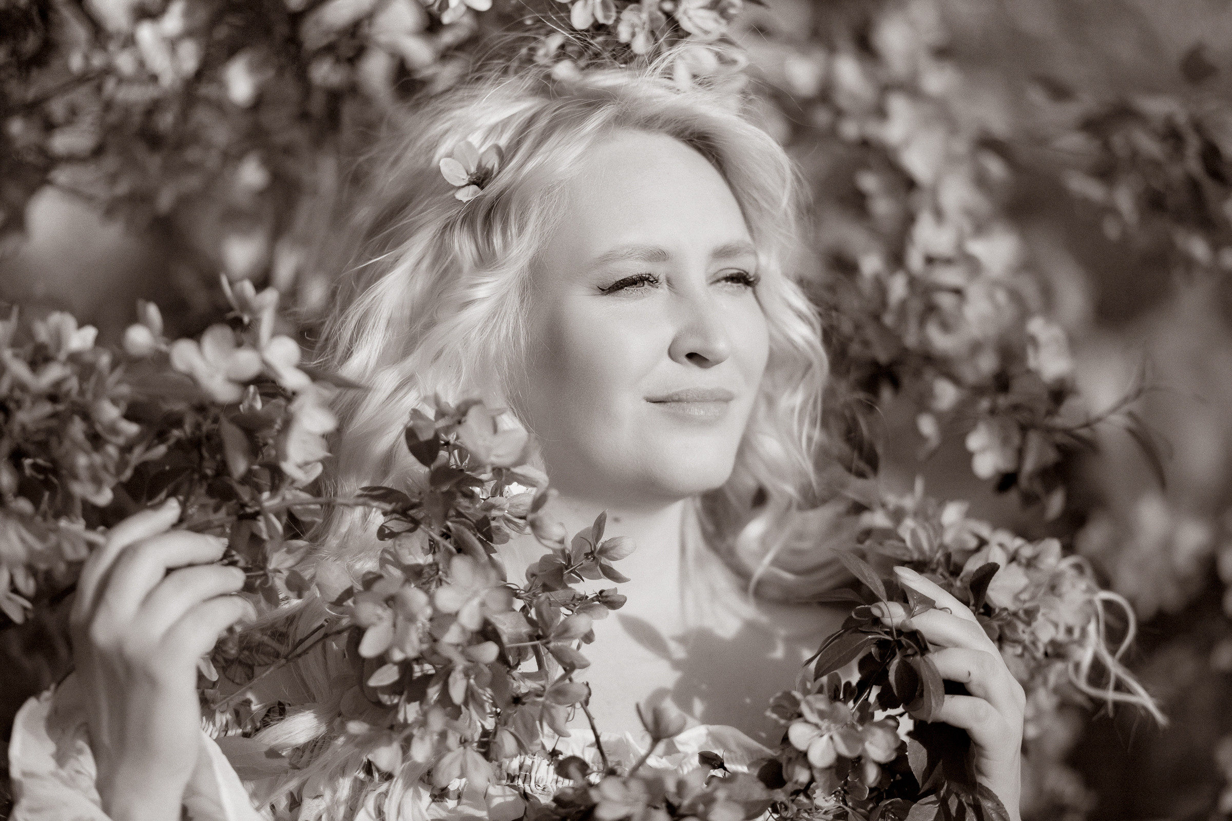 В розовых яблонях. Фотограф женский и мужской портрет Санкт-Петербург