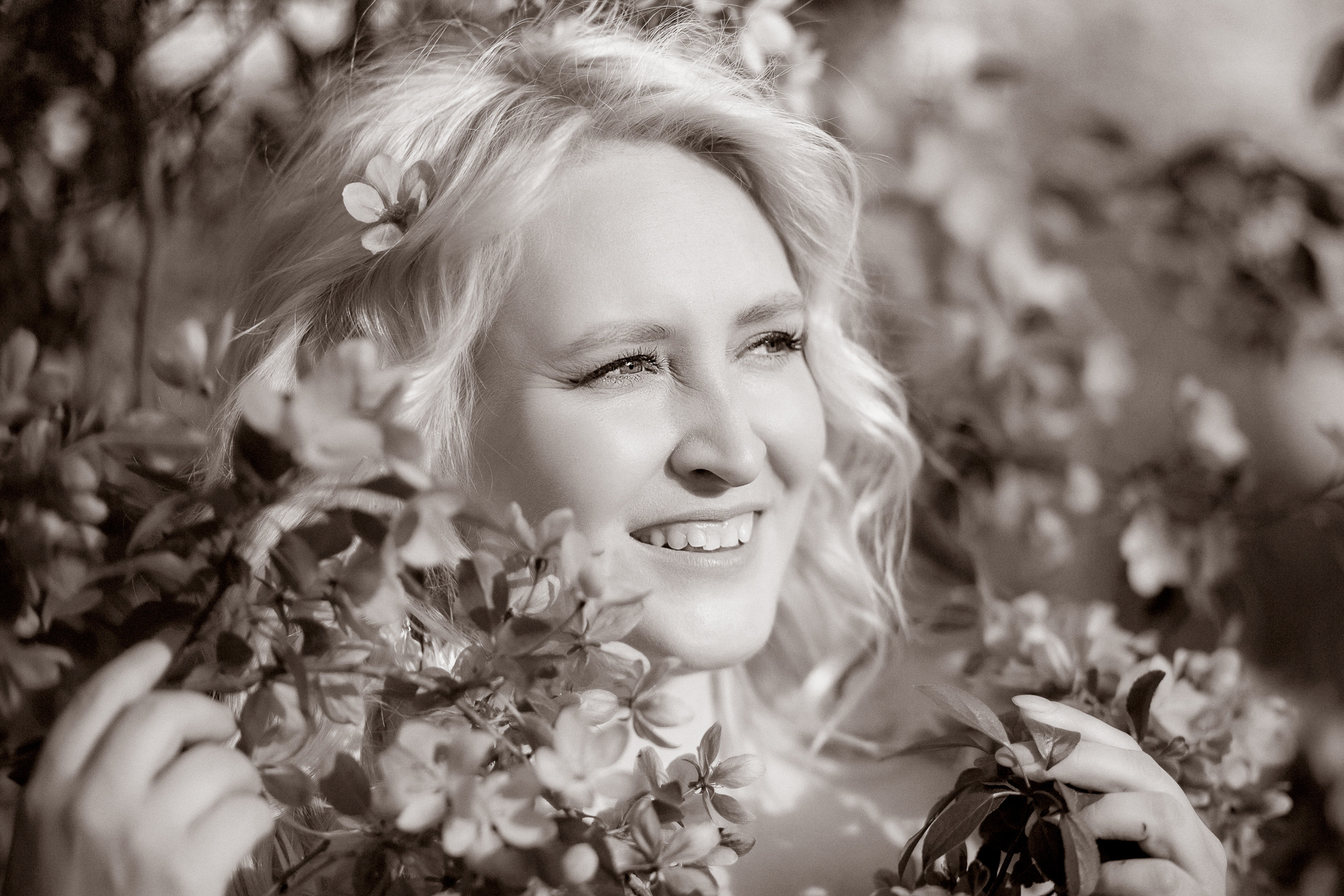 В розовых яблонях. Фотограф женский и мужской портрет Санкт-Петербург