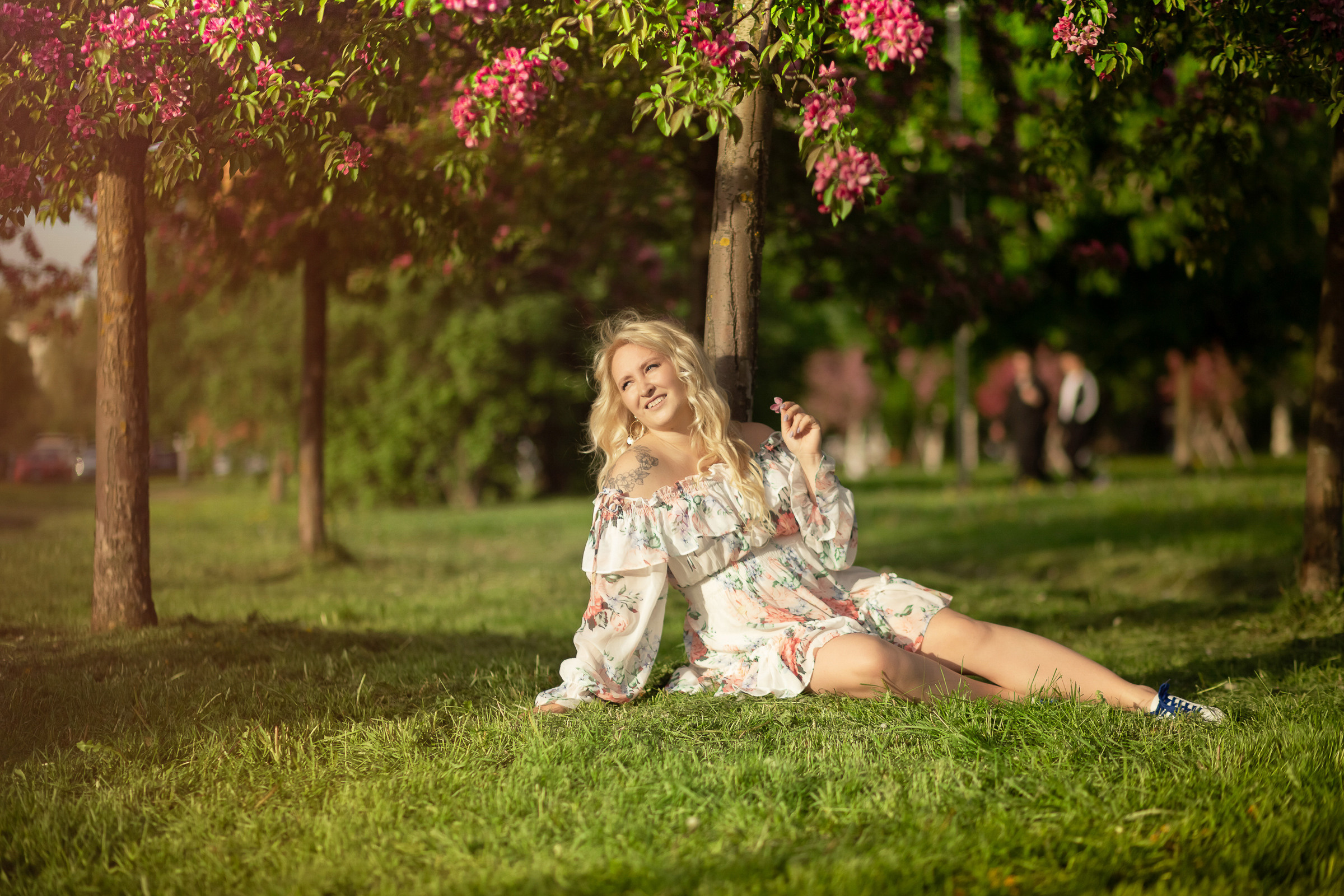 В розовых яблонях. Фотограф женский и мужской портрет Санкт-Петербург