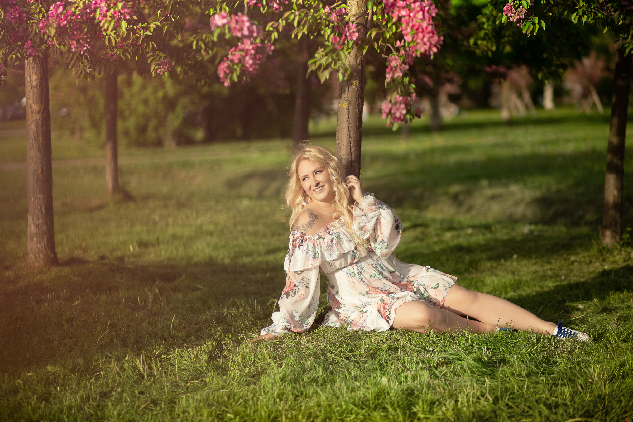 В розовых яблонях. Фотограф женский и мужской портрет Санкт-Петербург