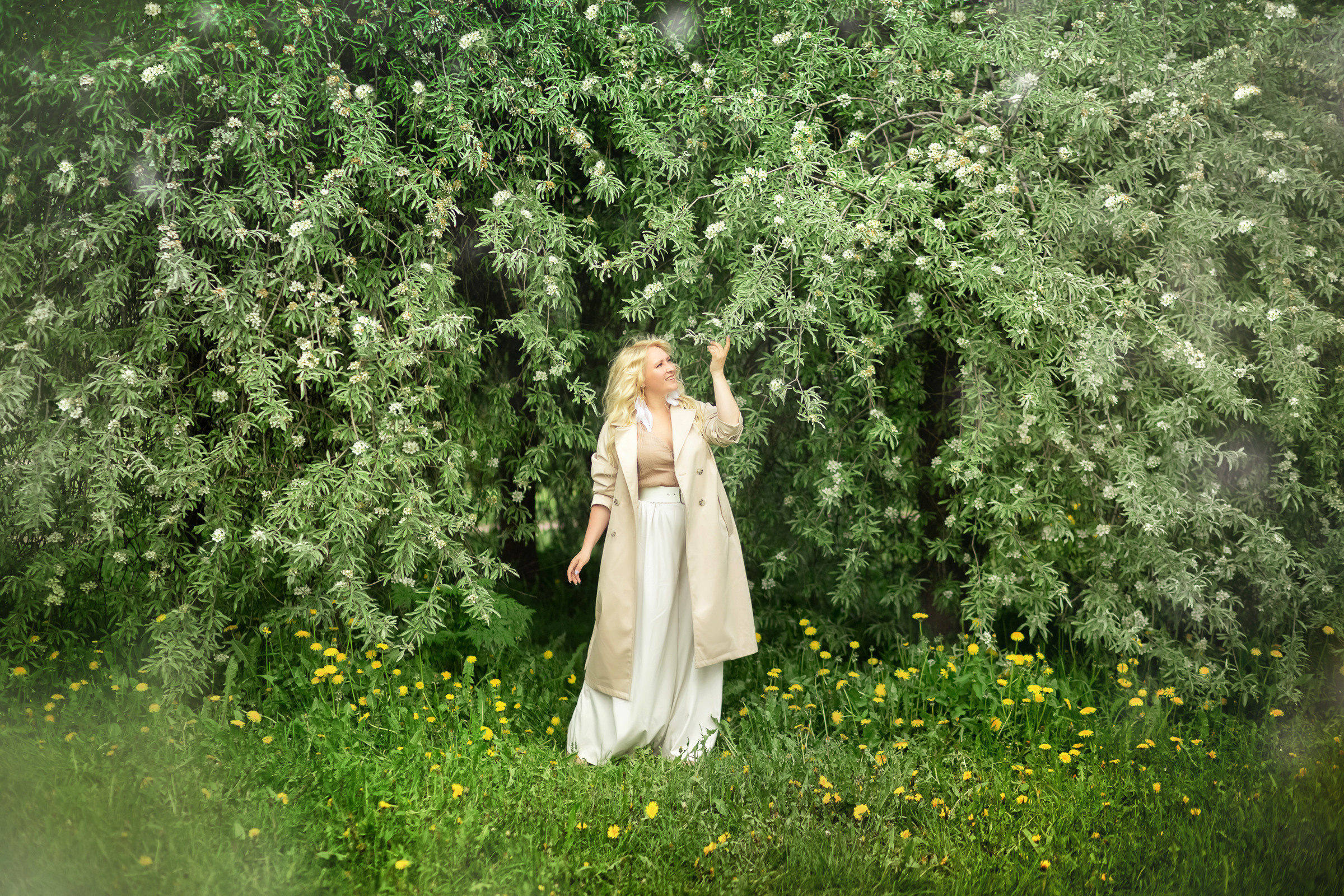 В белых яблонях. Фотограф женский и мужской портрет Санкт-Петербург