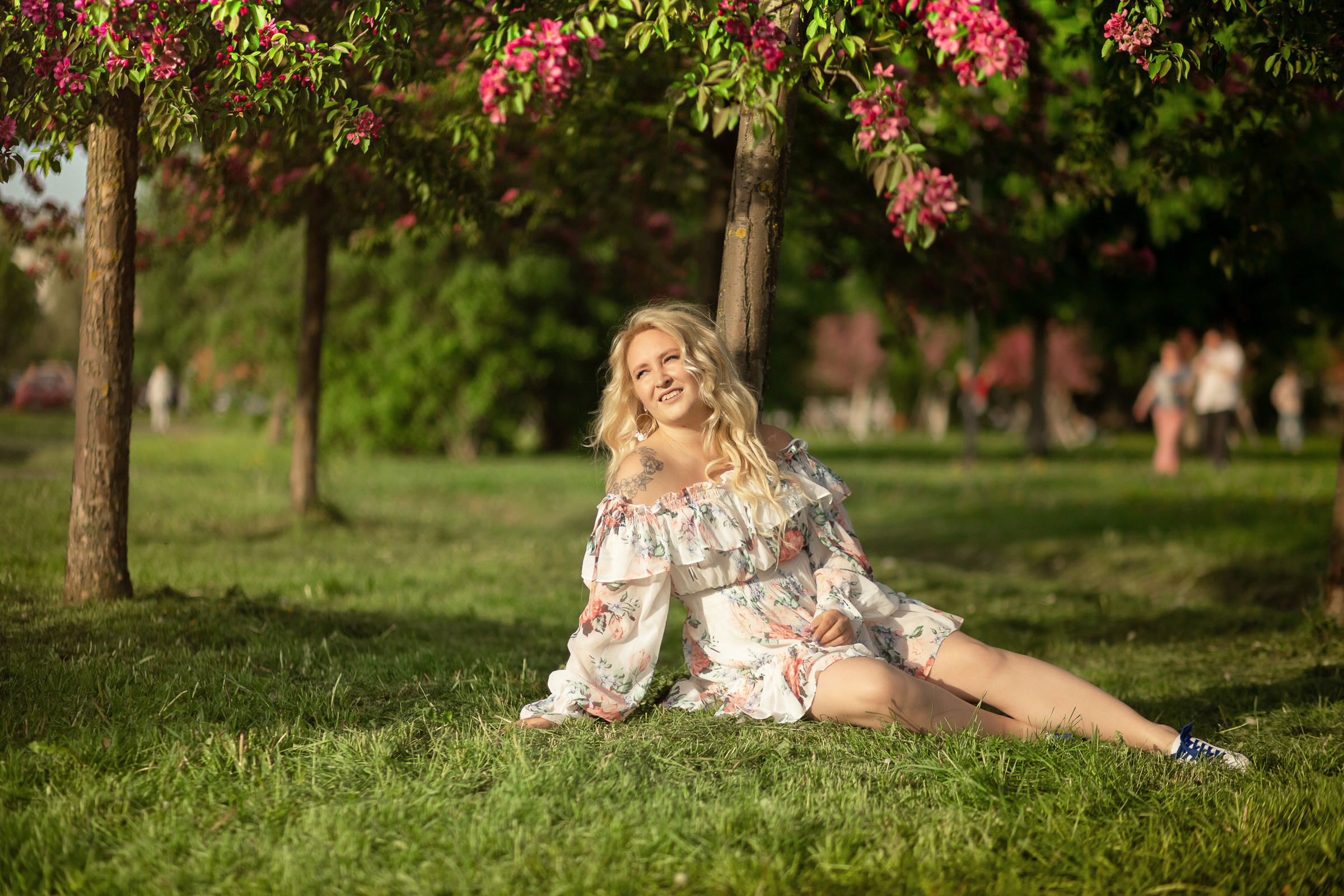 В розовых яблонях. Фотограф женский и мужской портрет Санкт-Петербург