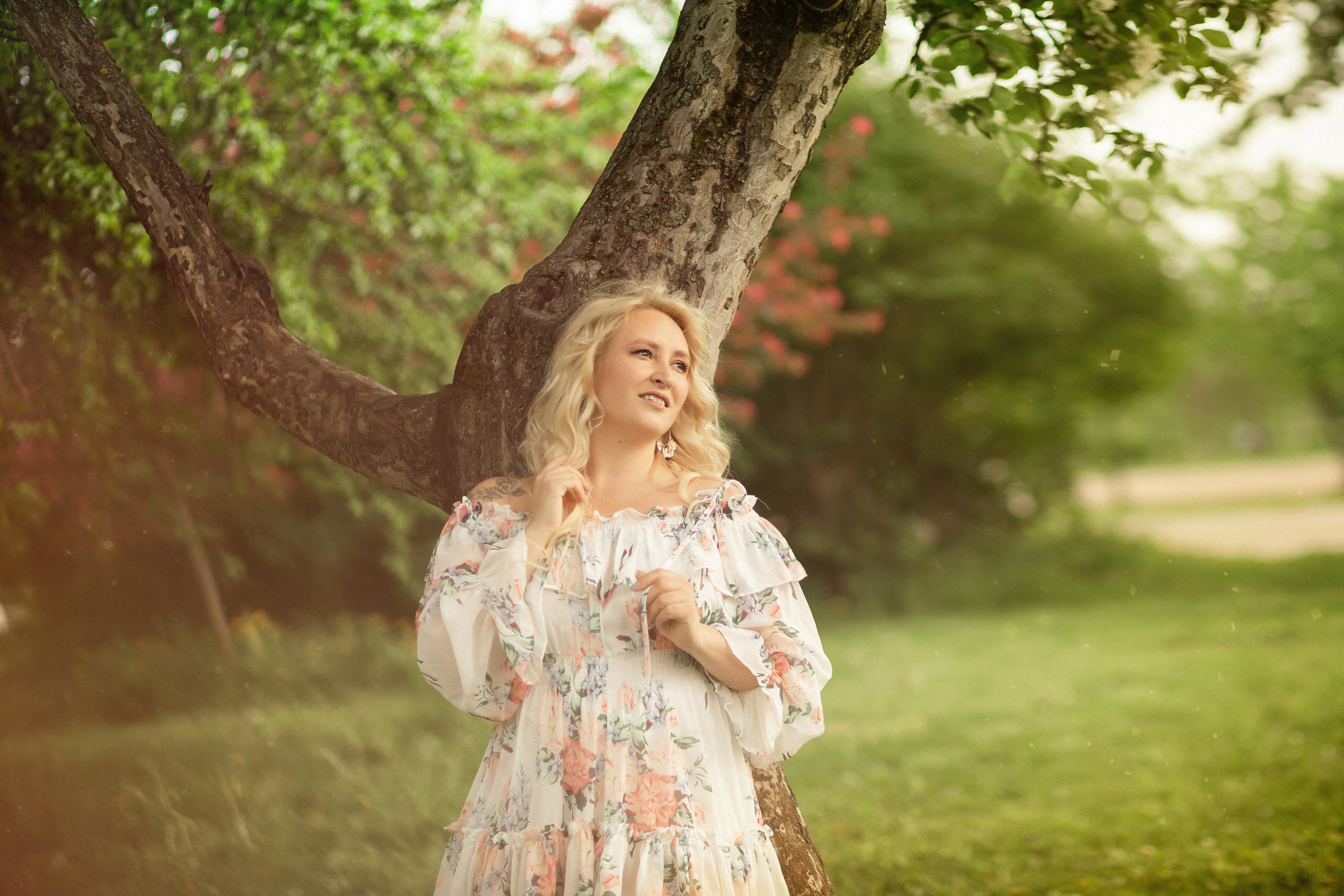 В белых яблонях. Фотограф женский и мужской портрет Санкт-Петербург