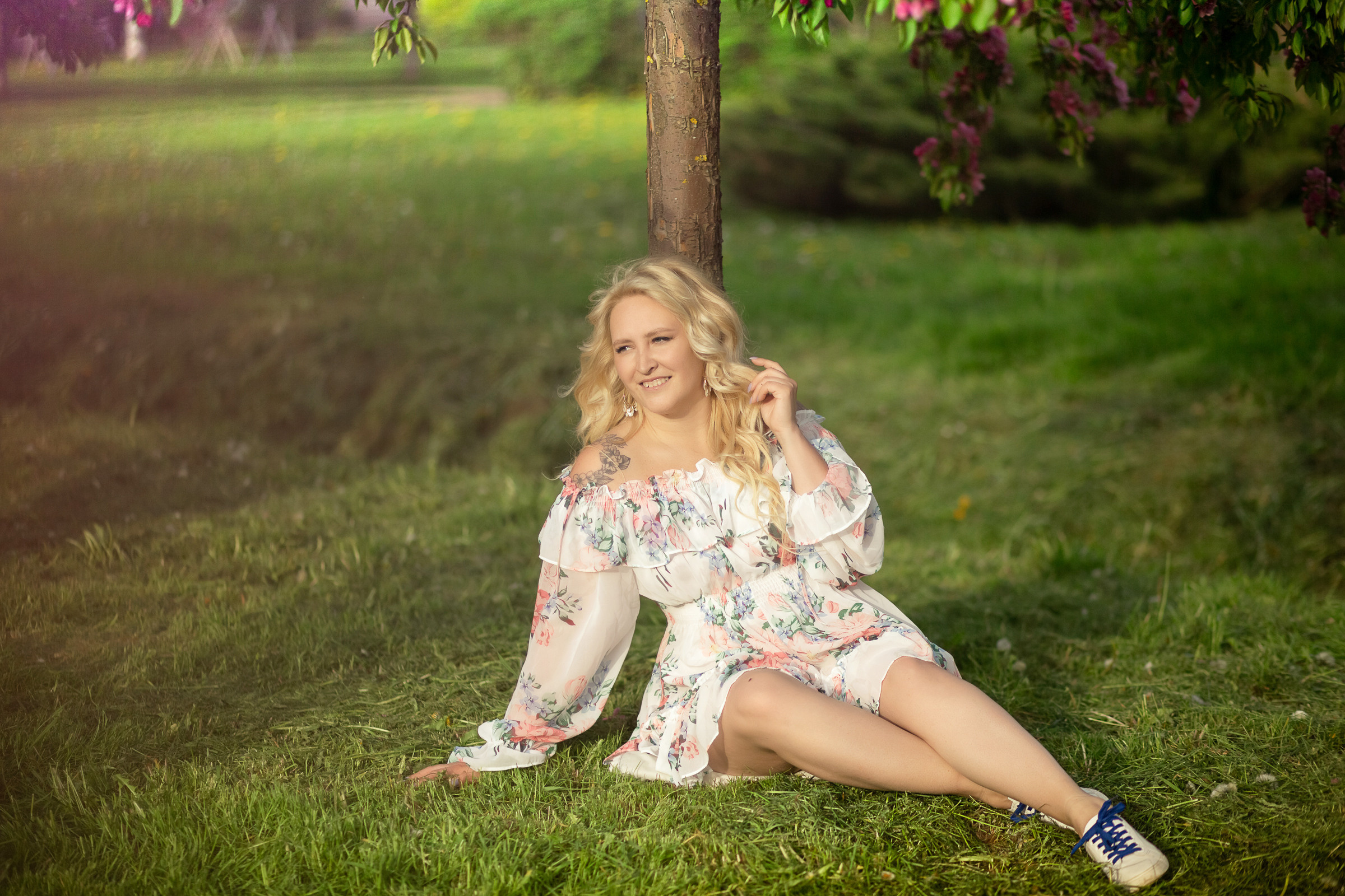 В розовых яблонях. Фотограф женский и мужской портрет Санкт-Петербург