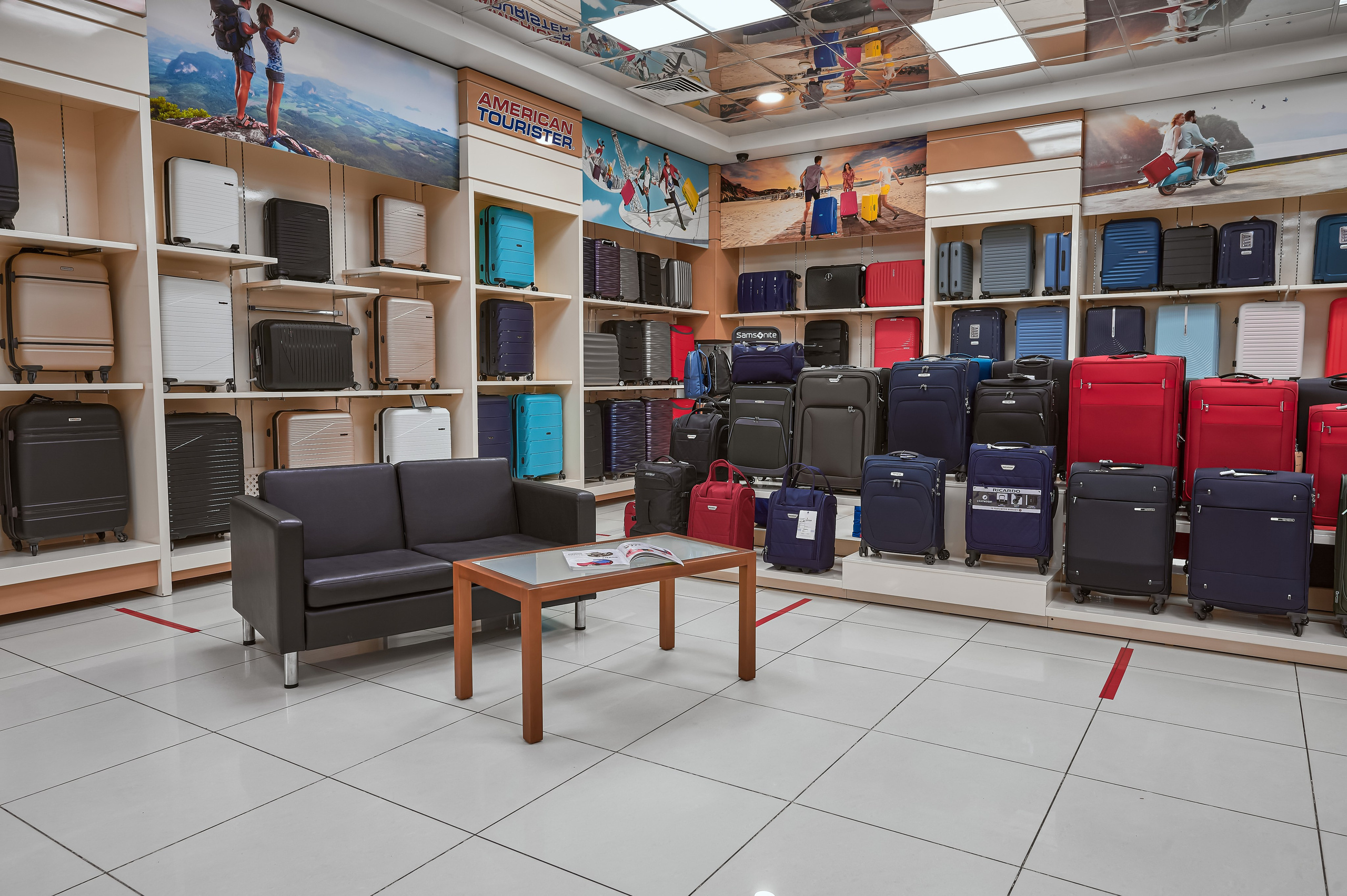 Портфолио по интерьерной и экстерьерной фотосъёмки: Мир Сумок — Правый берег. Фотограф Яковлев Роман — Красноярск