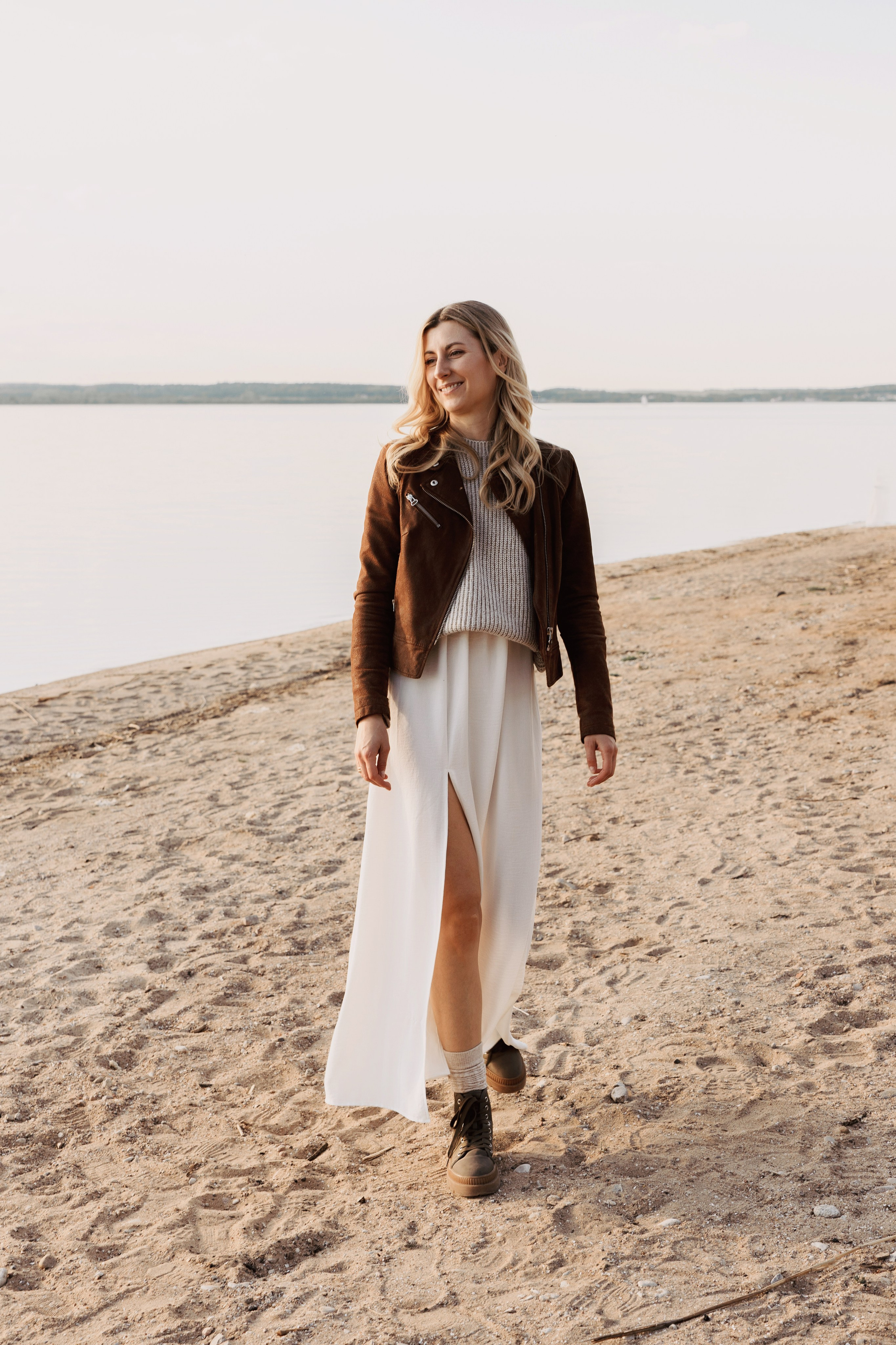 Весеннее тепло семьи на берегу Минского моря. Ваш семейный фотограф в Минске — Вика Трегубова