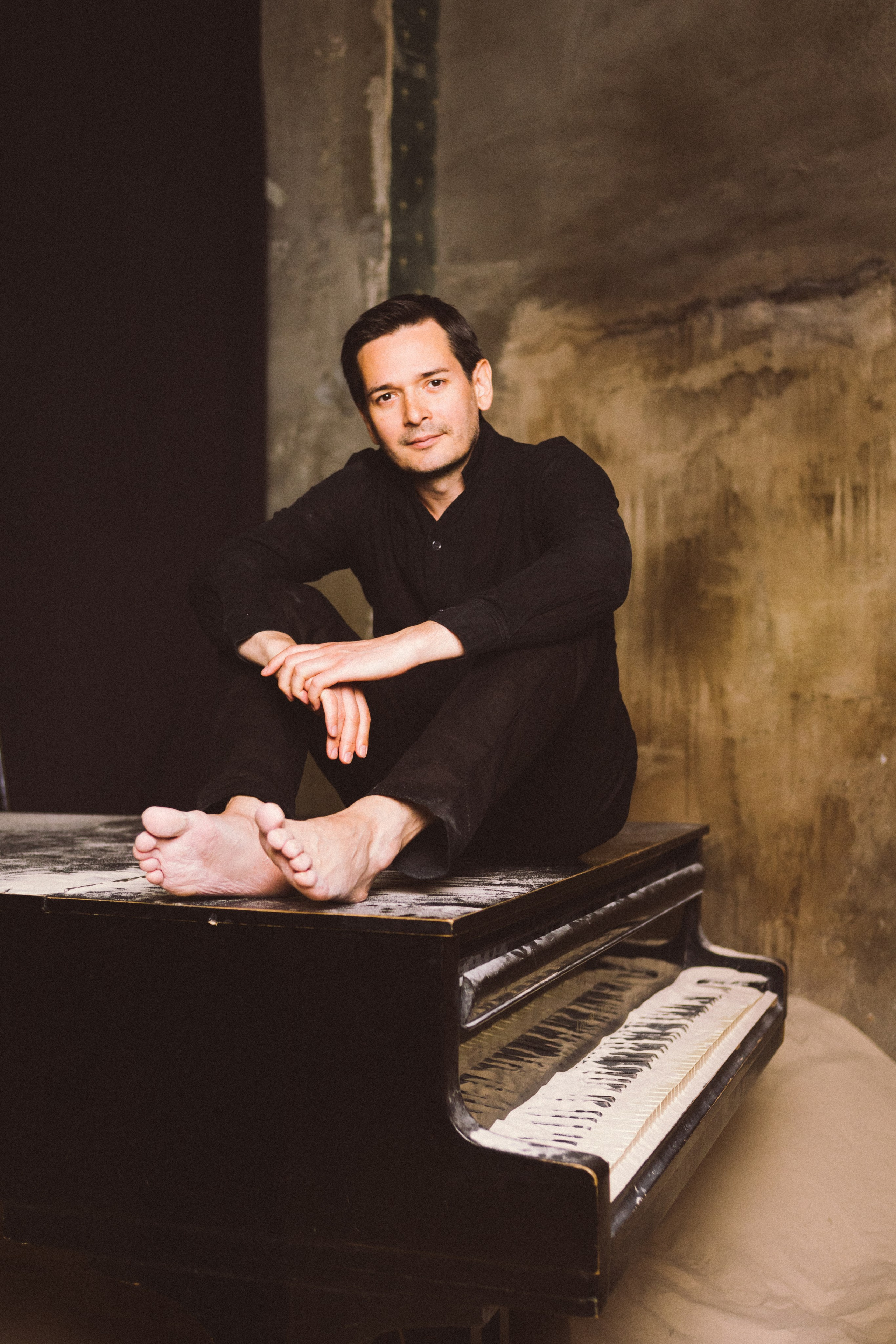 Александр. Студия