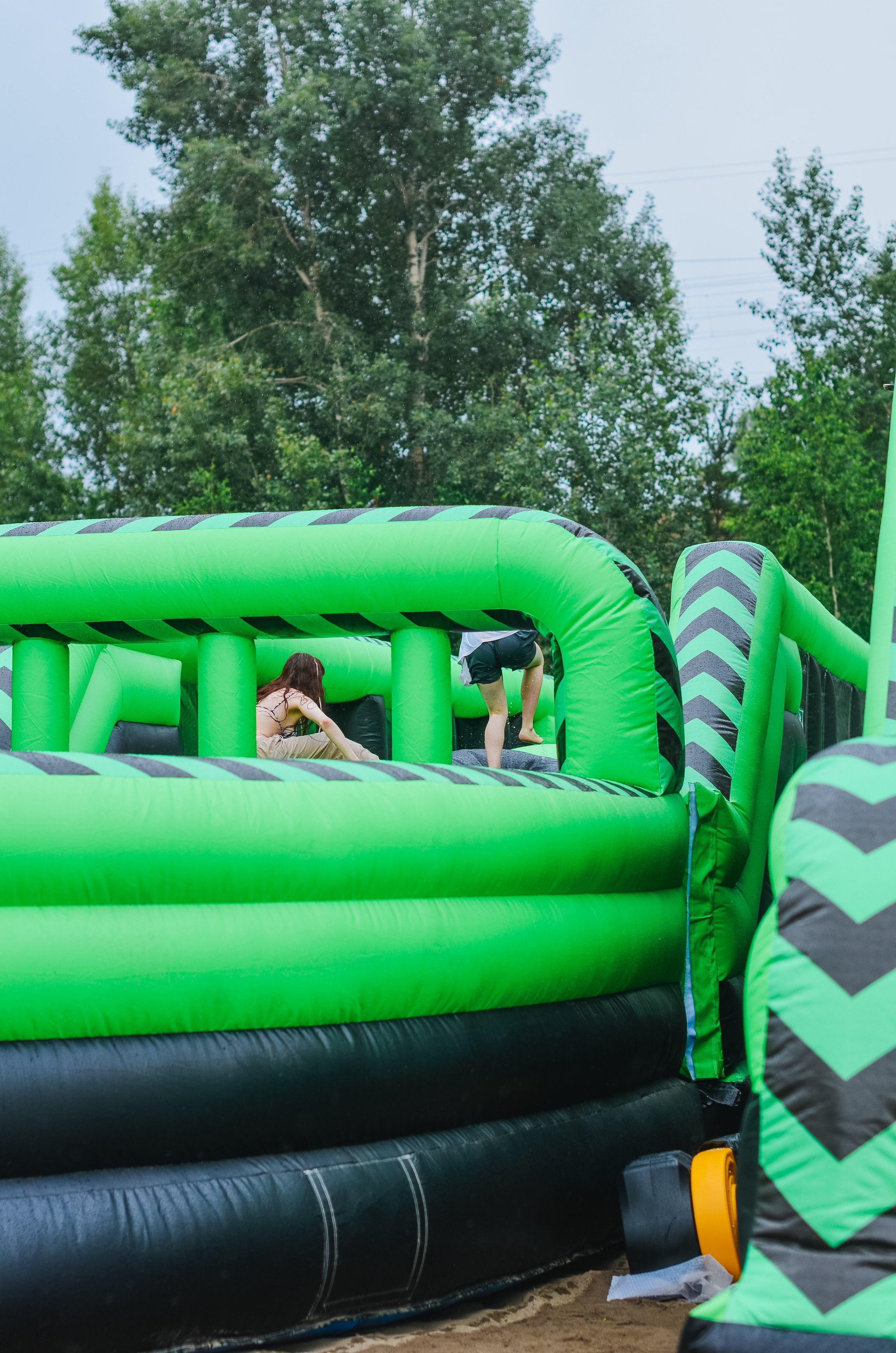 Фестиваль «Грань» 2025. Спортивная площадка. Денисова Аля — фотограф для парных съемок и индивидуальных историй в Барнауле