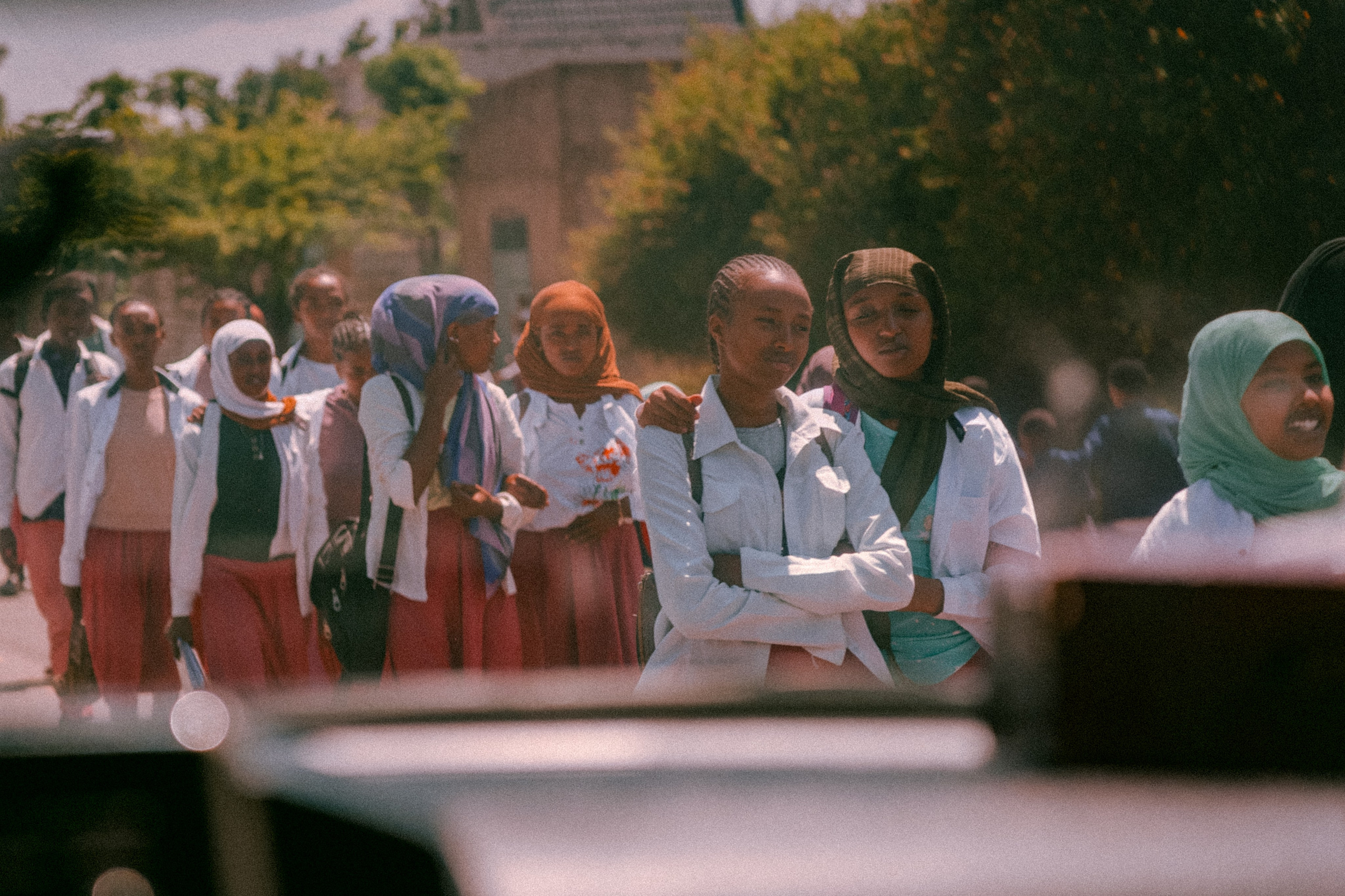 Дети возвращаются из школы в Эфиопии. Население эфиопии