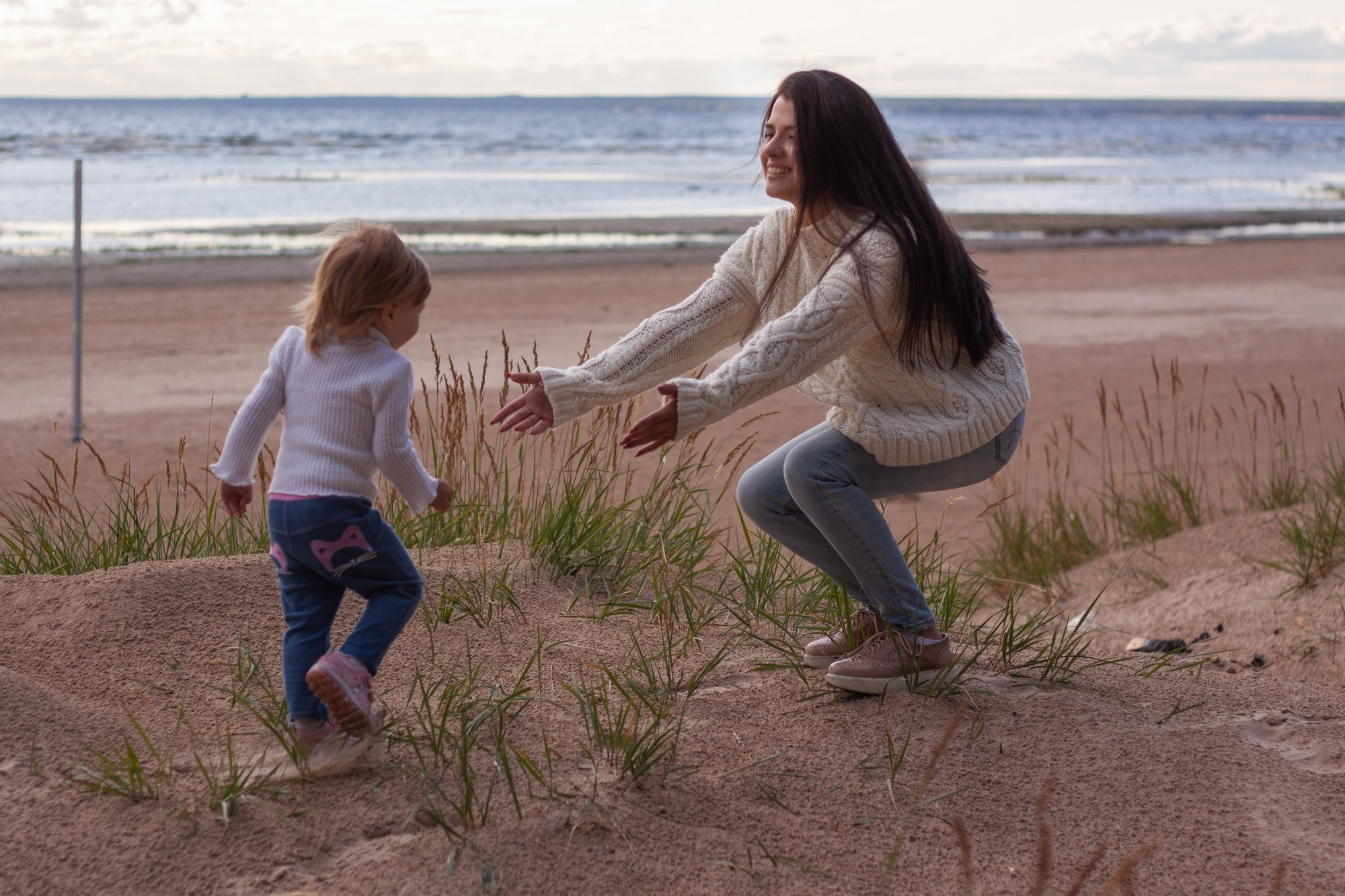 Вечер с мамой и дочкой (прогулка на заливе). Семейный фотограф в Нарве Эля Калиниченко