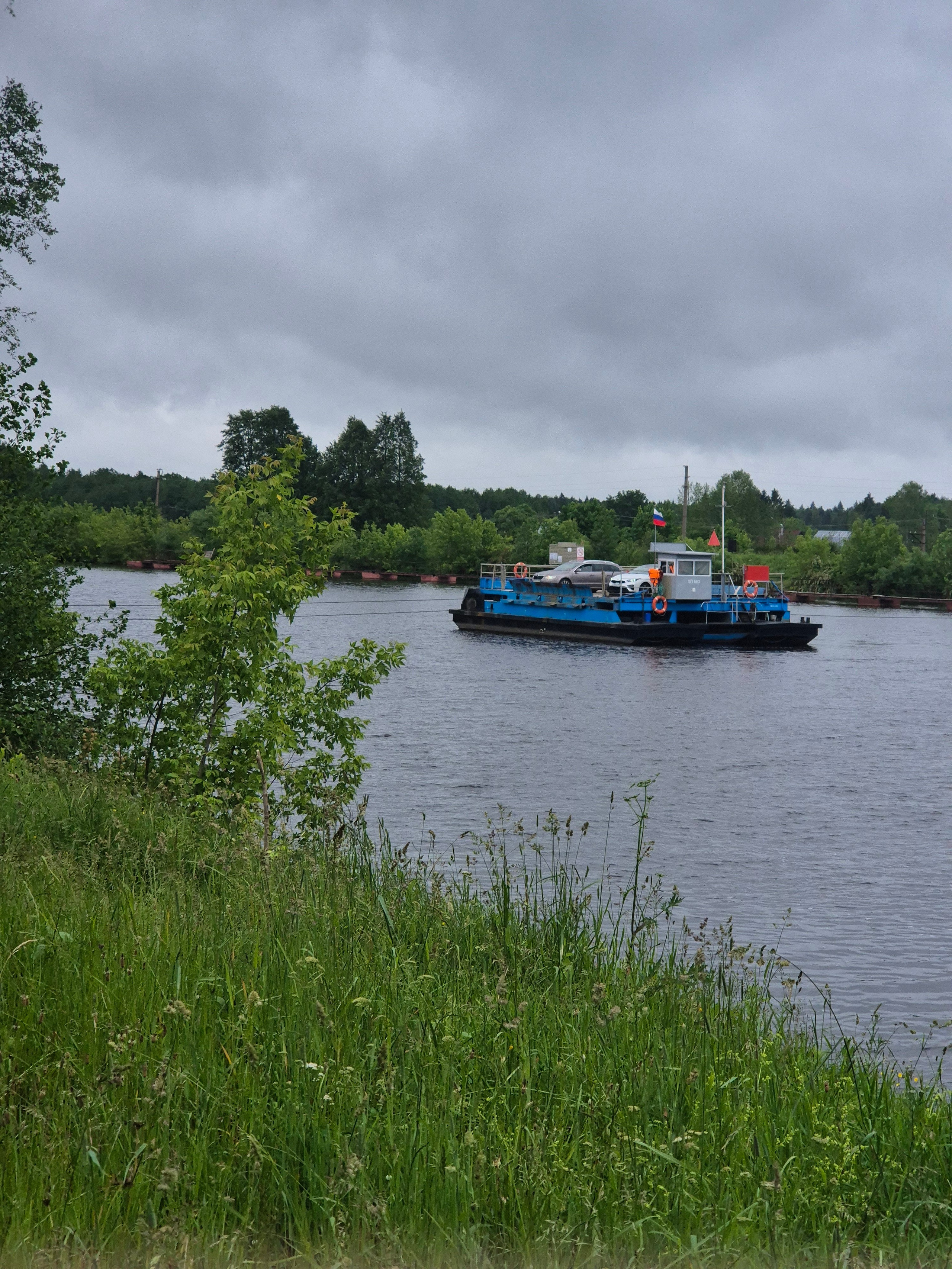 Правда очень оживленное движение судов