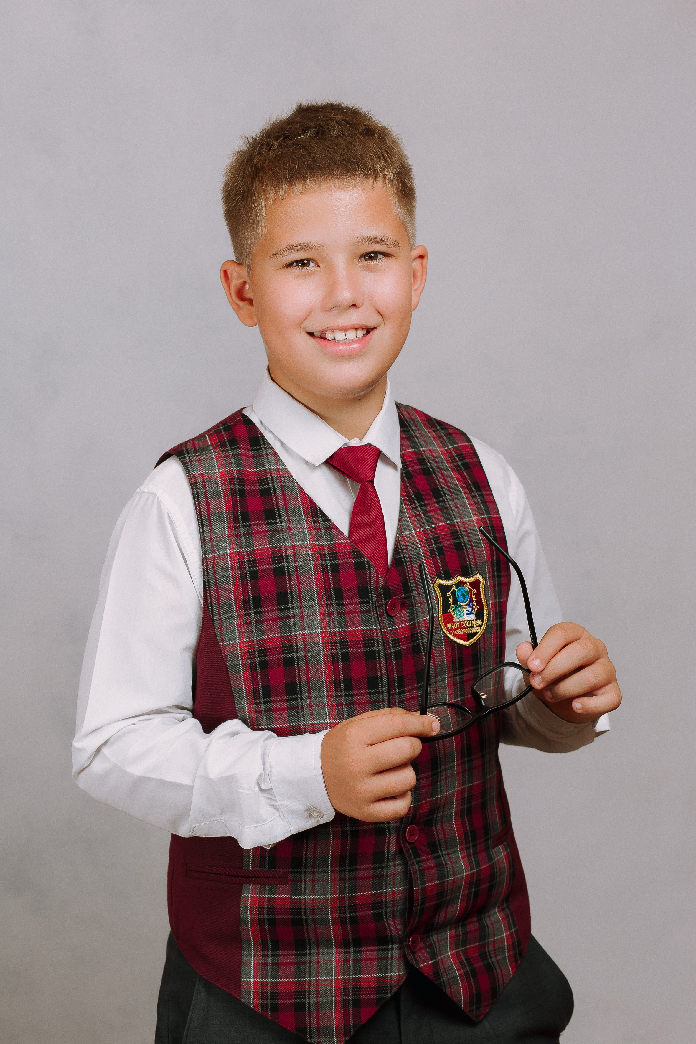 Портрет на светлом фоне- начальная школа. Выпускные альбомы Натальи Бутко: Новороссийск, Анапа, Геленджик