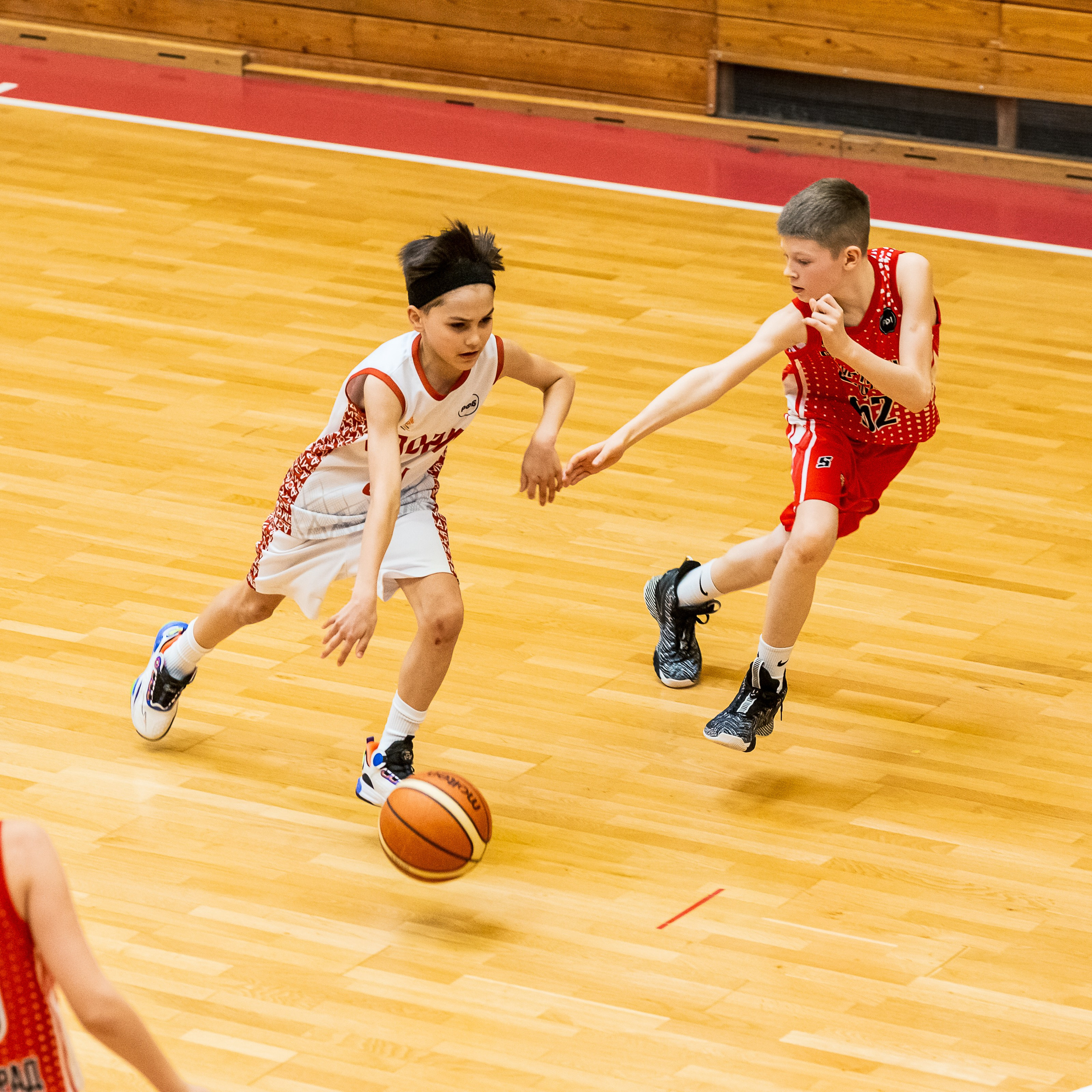 Фотосессия для баскетболистов СШОР Глория. Школьные фотографы «НЕБУРАТИНО»