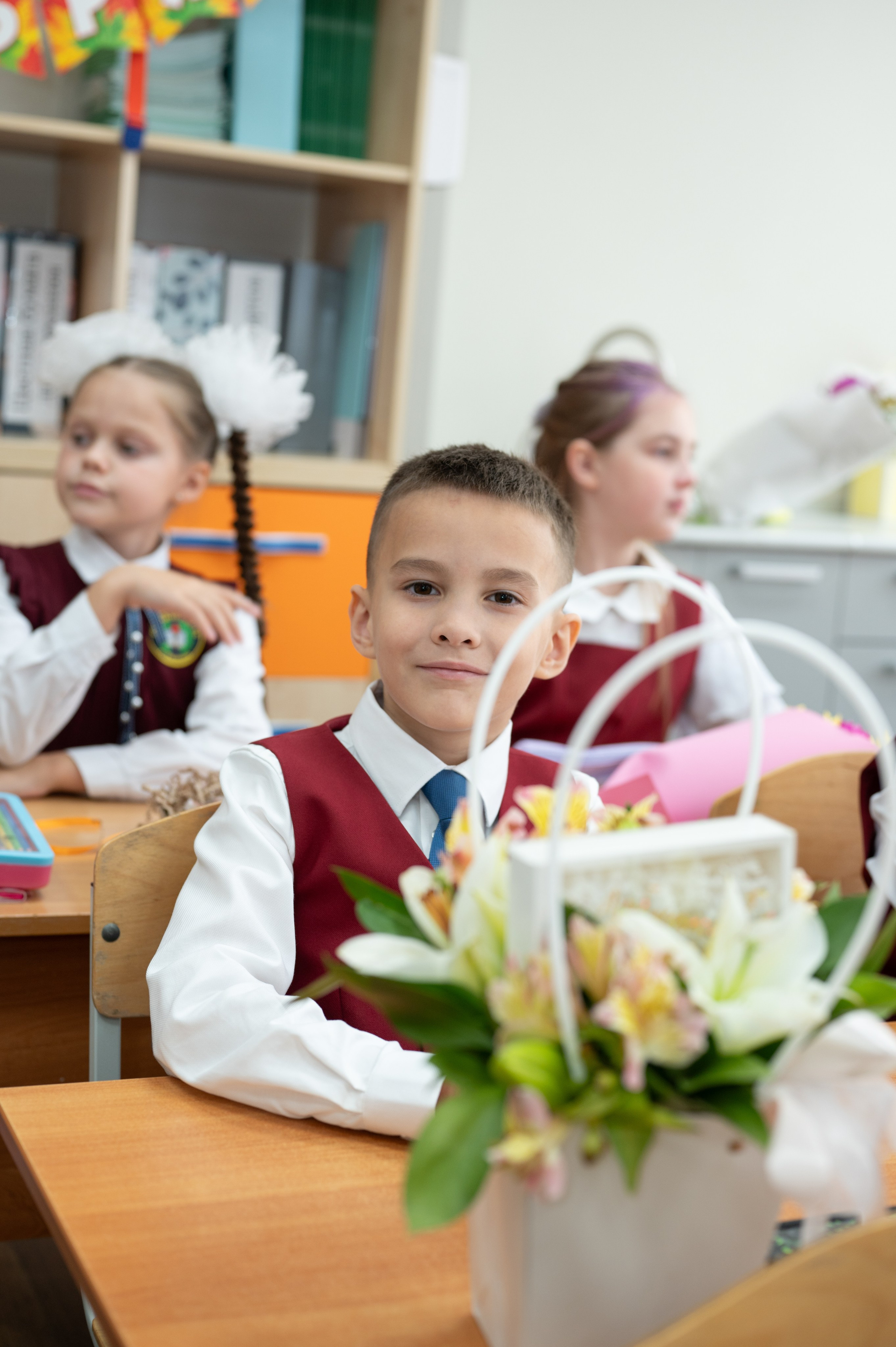 1 сентября 16 гимназия 2 класс (линейка + в классе+ на улице). Фотограф новорожденных, семейный детский в Тюмени Татьяна Морозова