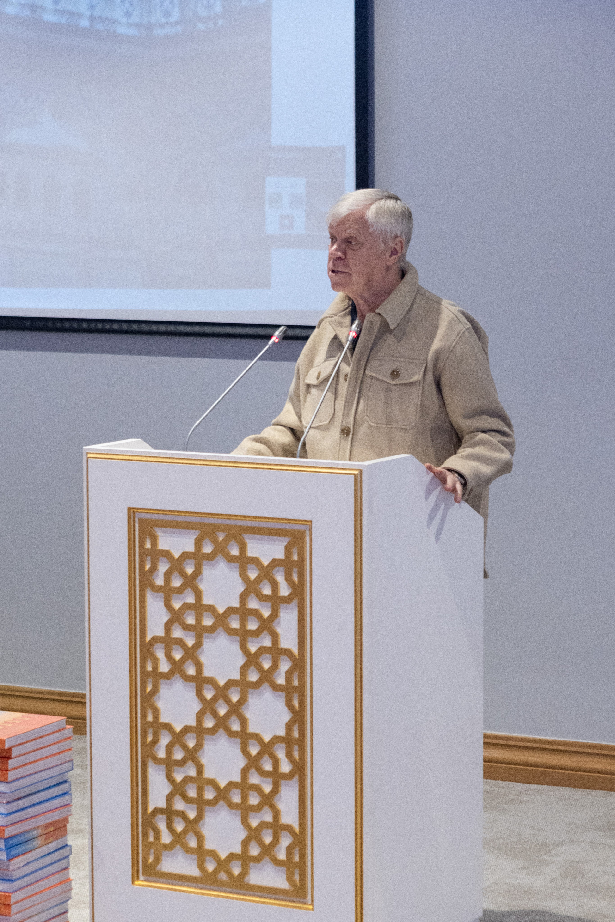 Репортаж с презентации книги — «Москва: город вязевый». Рекламный, предметный, репортажный, семейный фотограф и художник в Москве