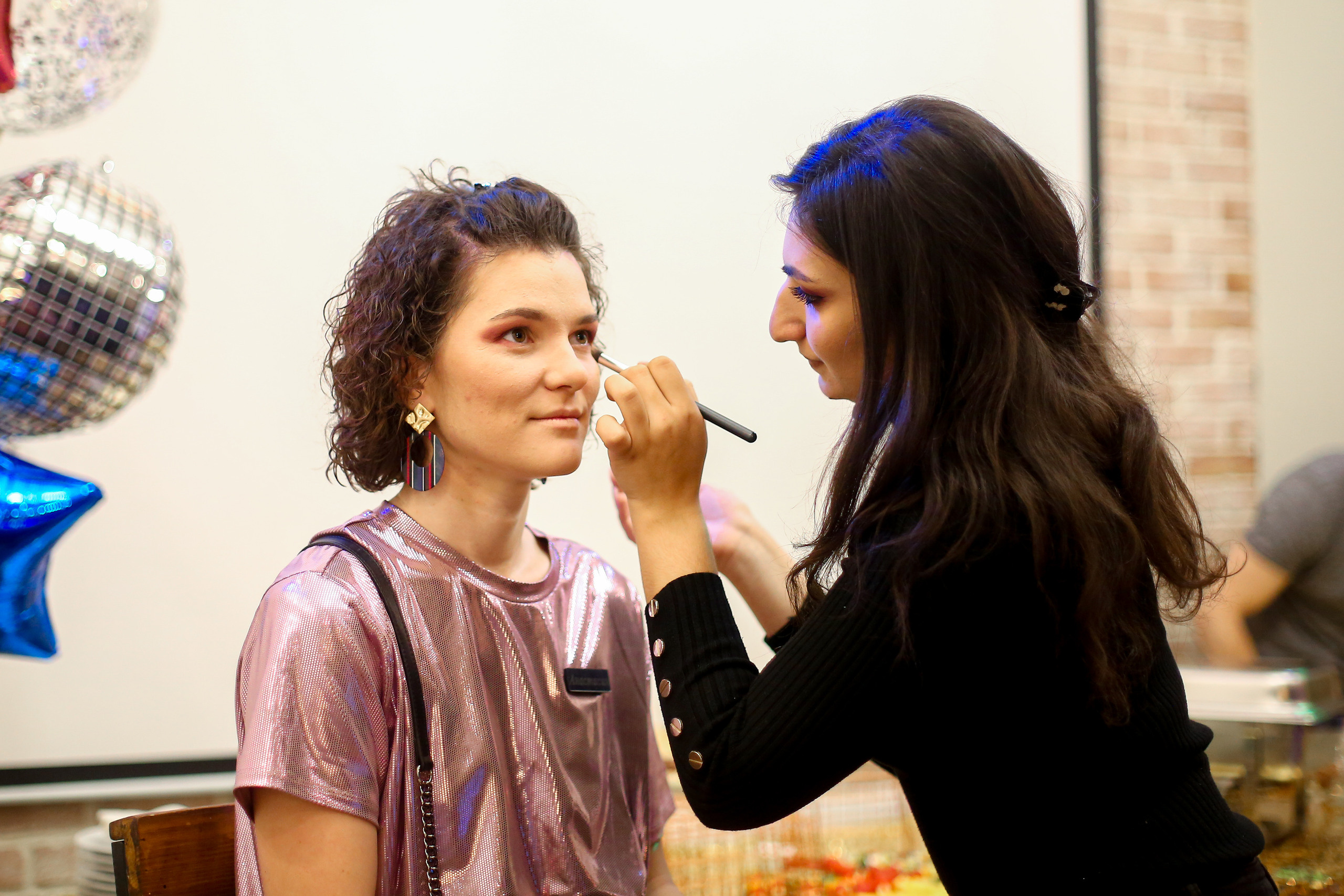 Подготовка к вечеринке. Фотограф Антон Чупринин