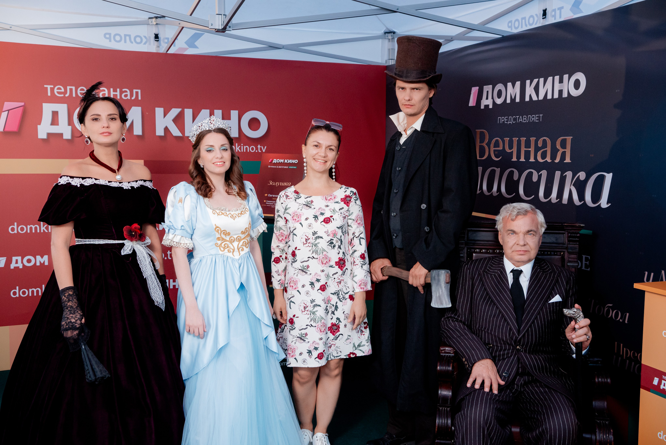 Портретные фото с артистами в палатке Триколор Дом Кинов на день города Волгоград. Фотограф в Волгограде и Волжском Александр Горбань