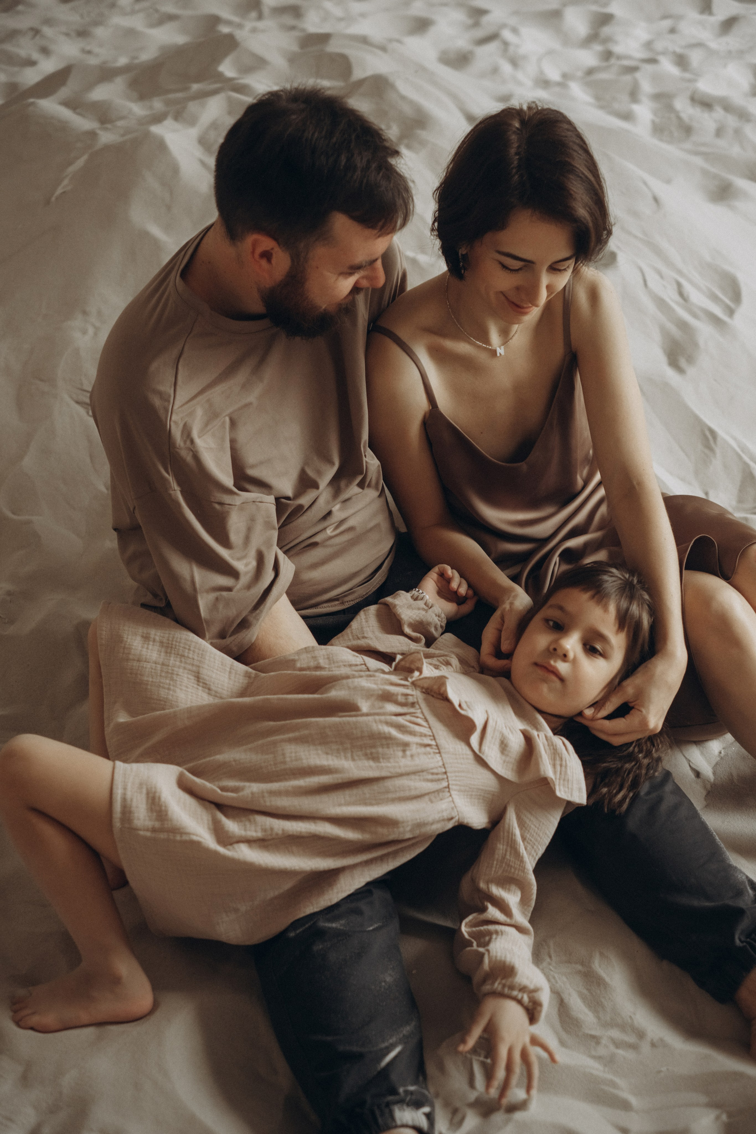 Семейная фотосессия в студии. Семейный и детский фотограф в Санкт-Петербурге