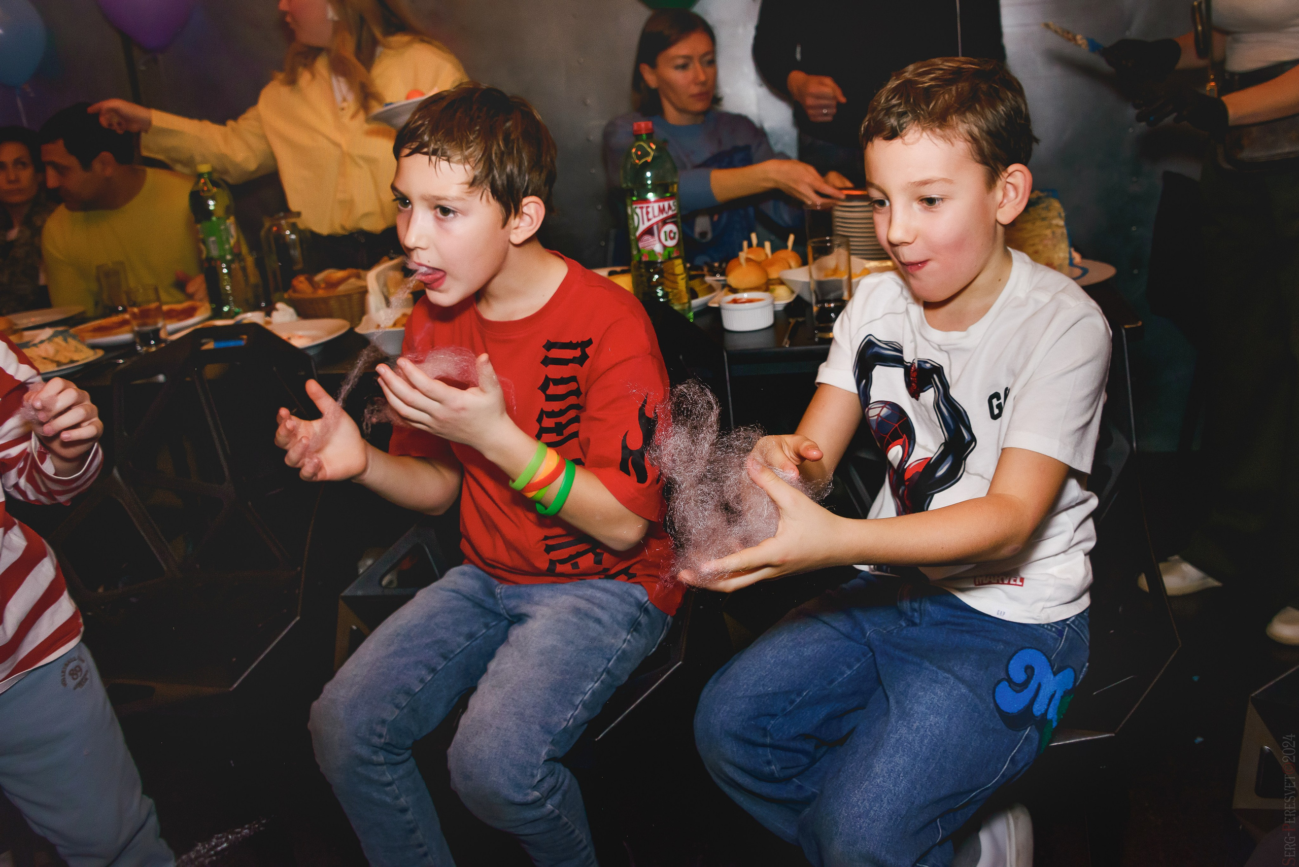 День рождения — шоу 2024-25: мафия, сахарная вата, бумажная дискотека, пиньята, зеркальный лабиринт. Ваш фотограф на праздник в Москве, Раменском, Жуковском, Люберцах