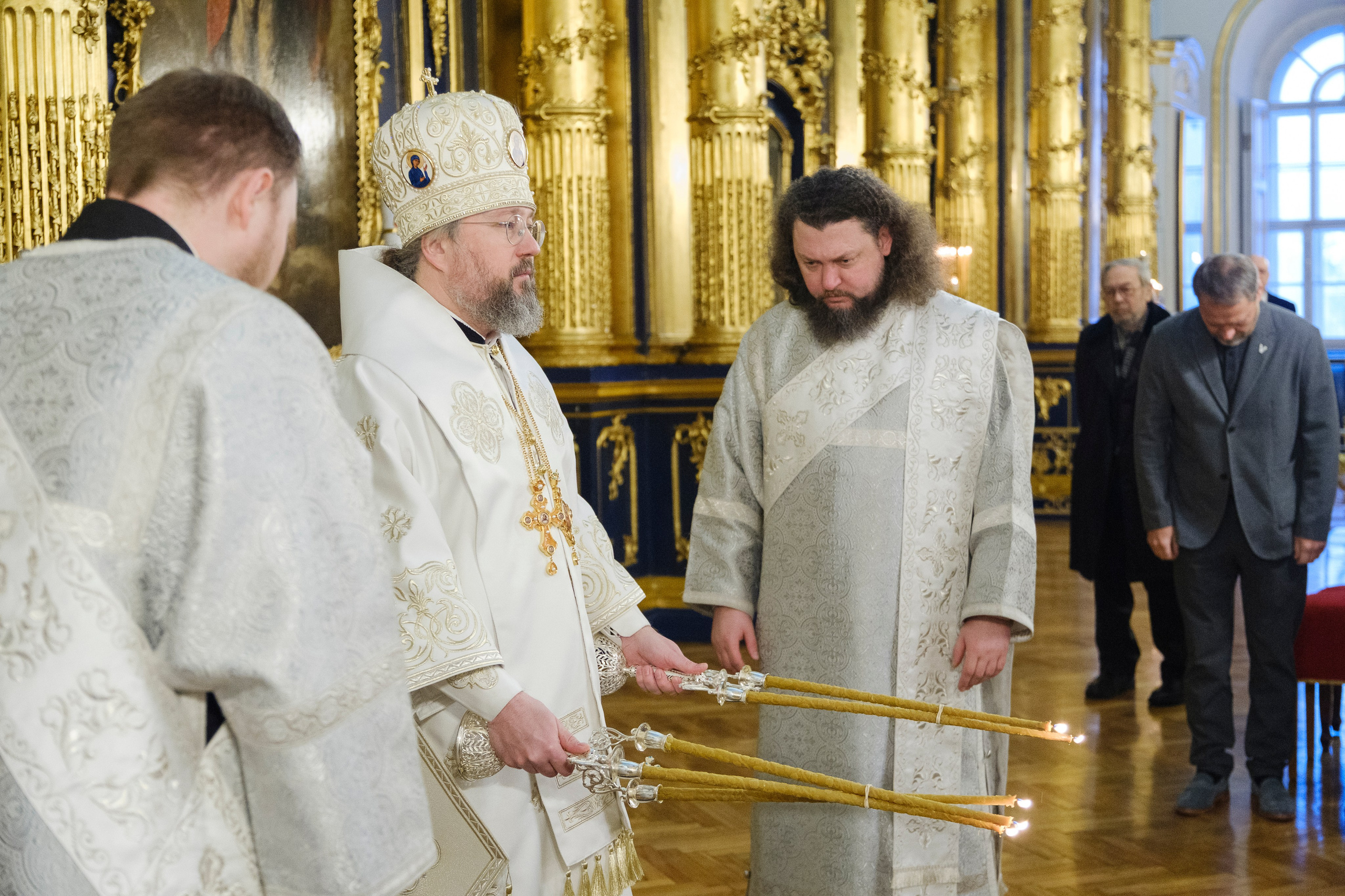 Божественная литургия в Николо-Богоявленском морском соборе. НИКОЛО-БОГОЯВЛЕНСКИЙ МОРСКОЙ СОБОР