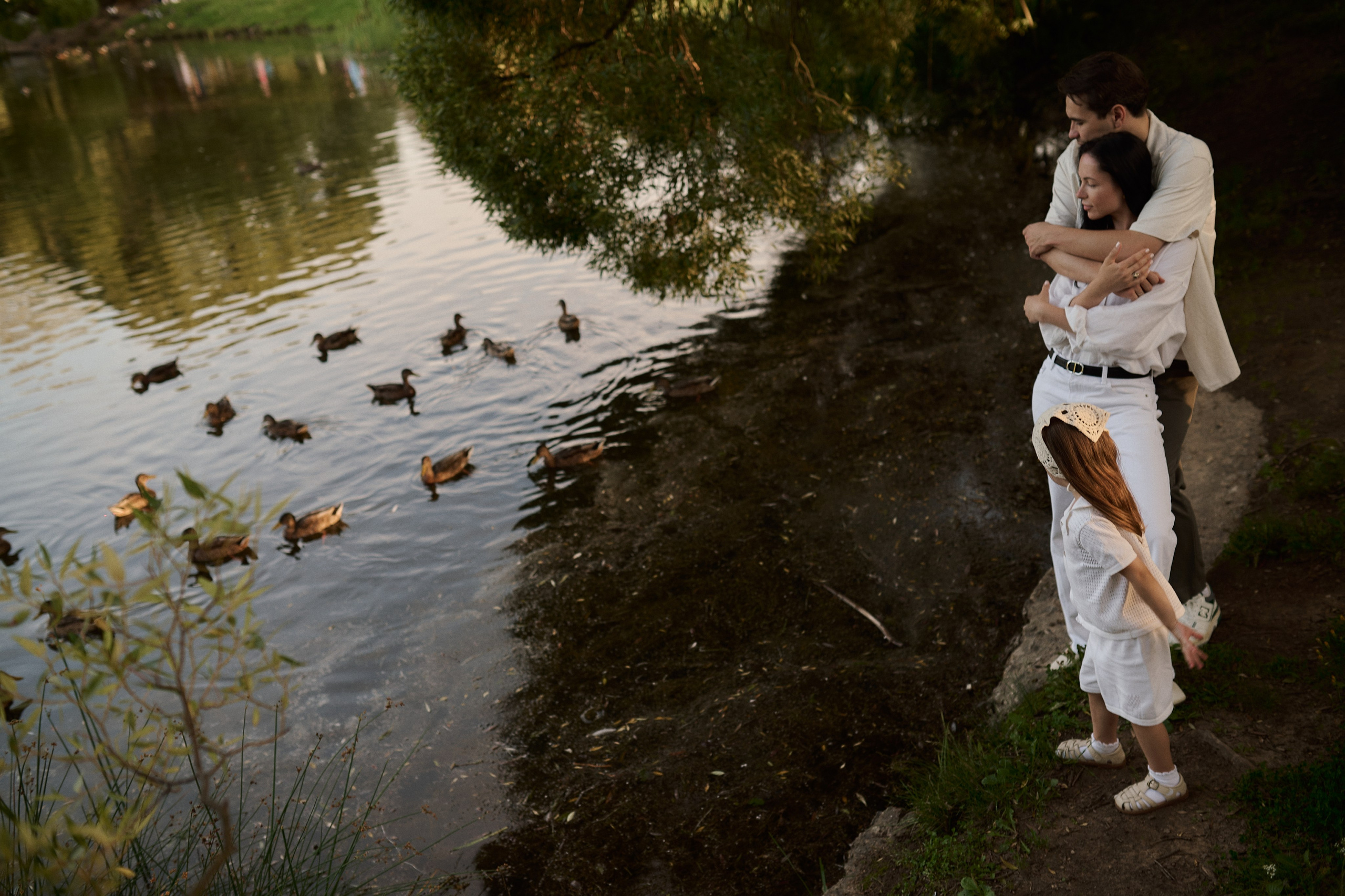 Рохус, Юля и Оливия в парке Останкино. Семейный и свадебный lifestyle-фотограф в Москве Мария Петрова