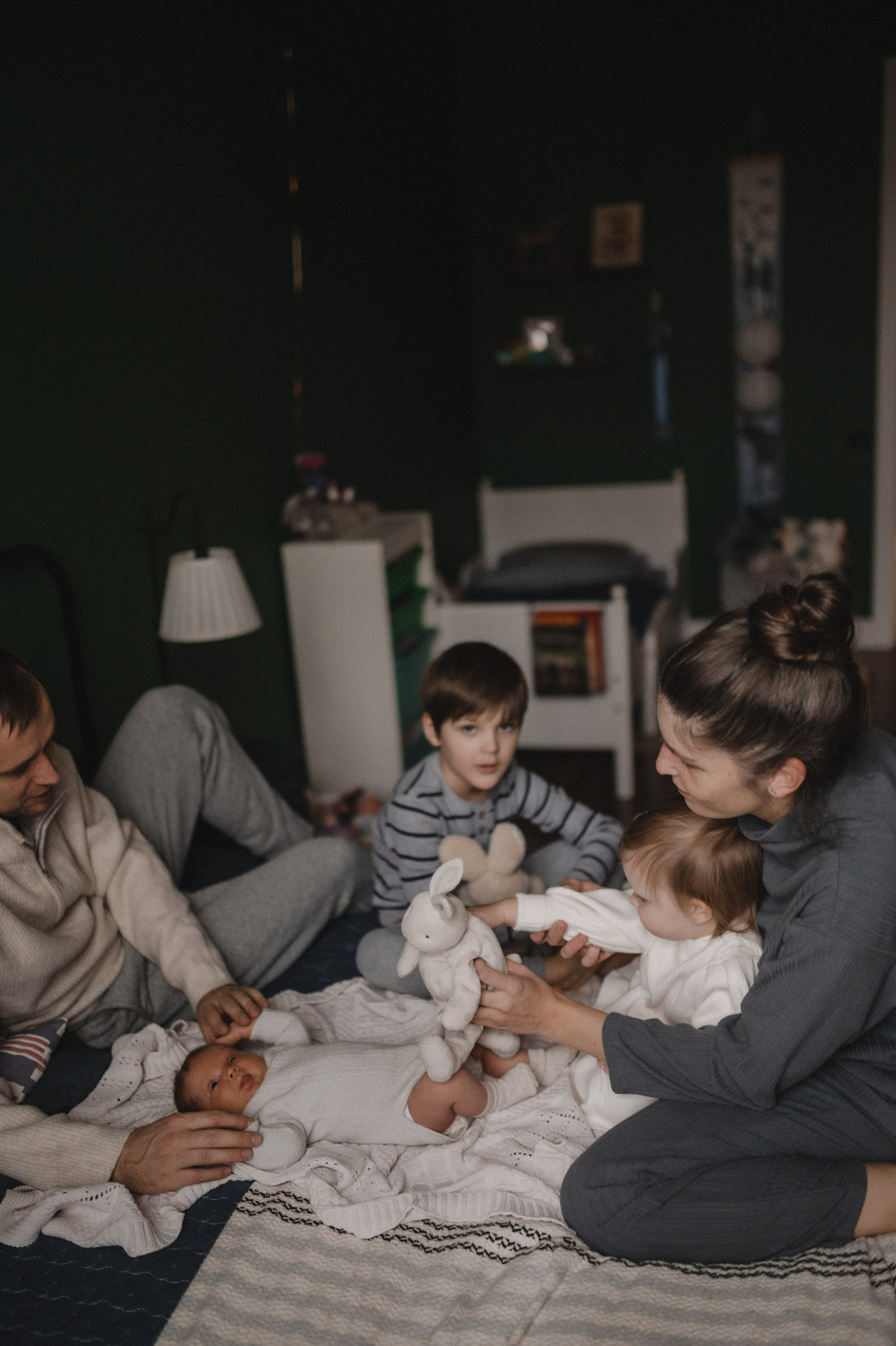 Дима, Нелли, Марк, Нина и Кира дома. Семейный и свадебный lifestyle-фотограф в Москве Мария Петрова