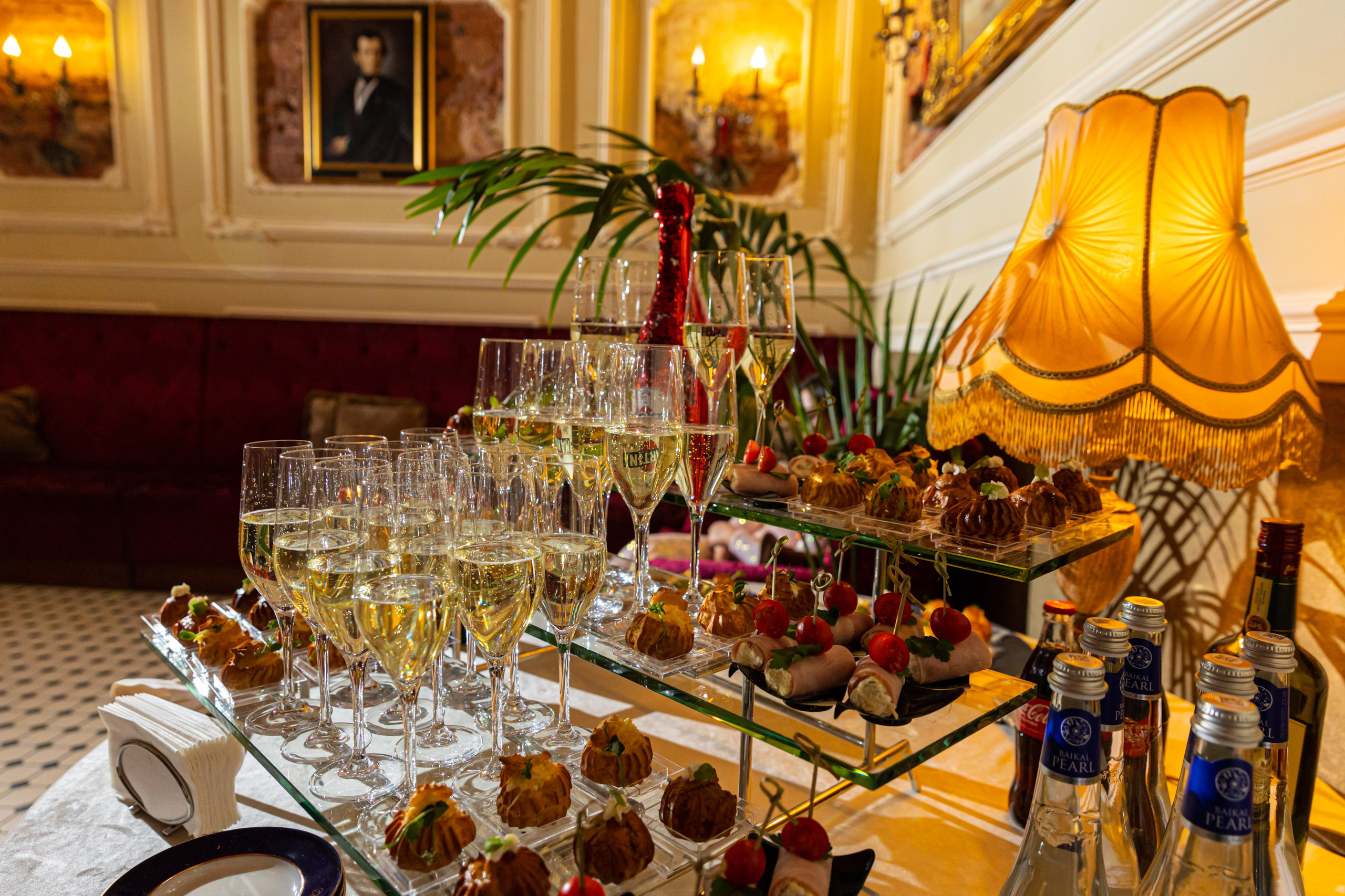 Фотосъёмка Новогоднего корпоратива в концептуальном ресторане в центре Санкт-Петербурга. Фотограф на праздник, корпоратив, День Рождения и Юбилей в г. Санкт-Петербурге Алексей Анкушев