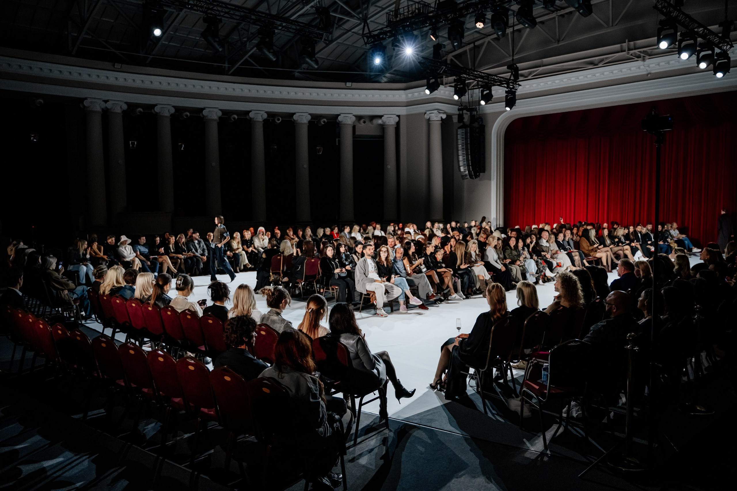 TSUM FASHION SHOW 2025. Свадебный и семейный фотограф в Сочи Никита Пищов