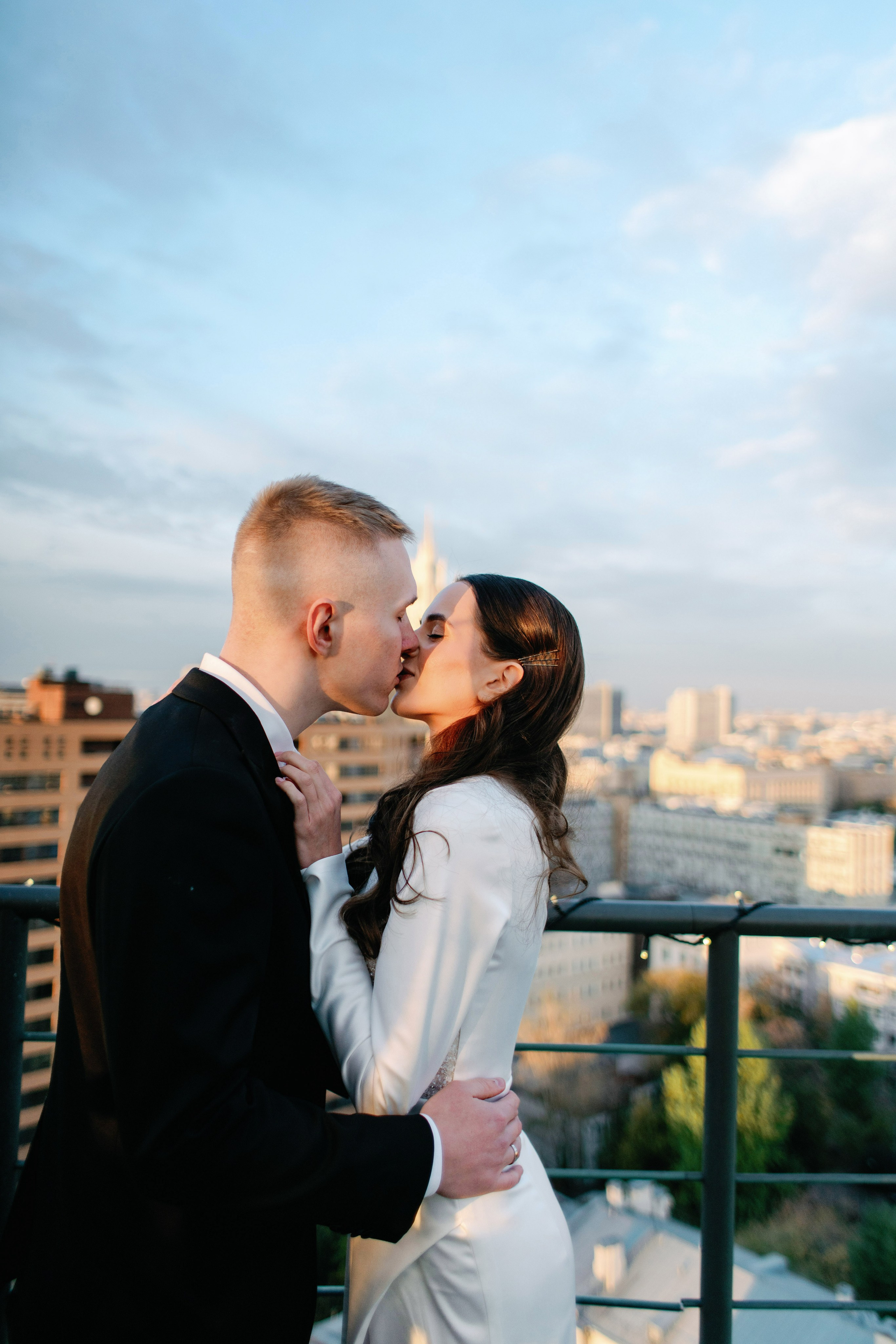 Свадьба для двоих в Москве, фотосессия на крыше, сборы, прогулка в Barvikha Luxury Village