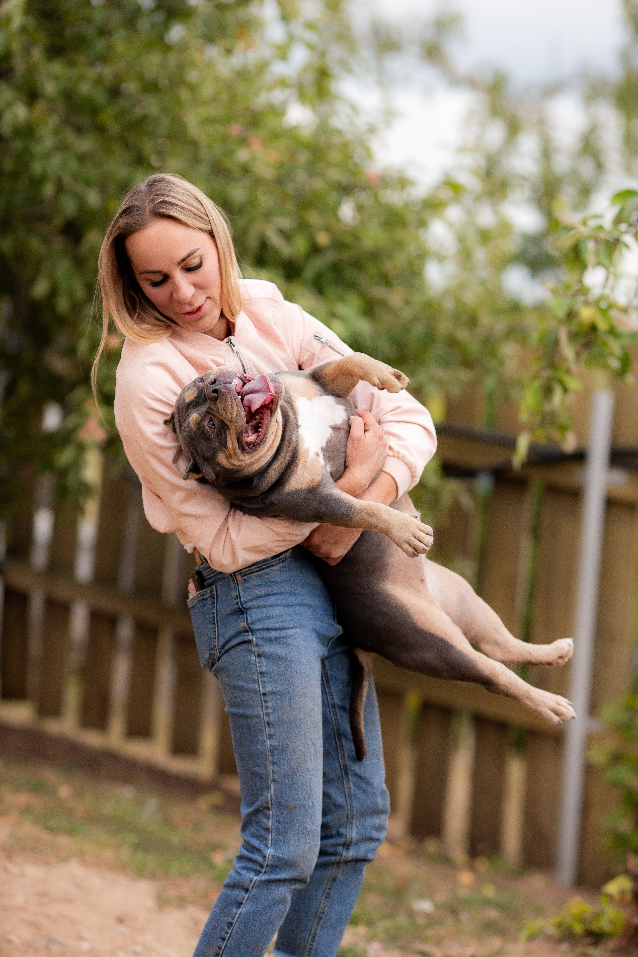 Наталья и булли. Фотограф Анималист в Перми Анастасия Остерман