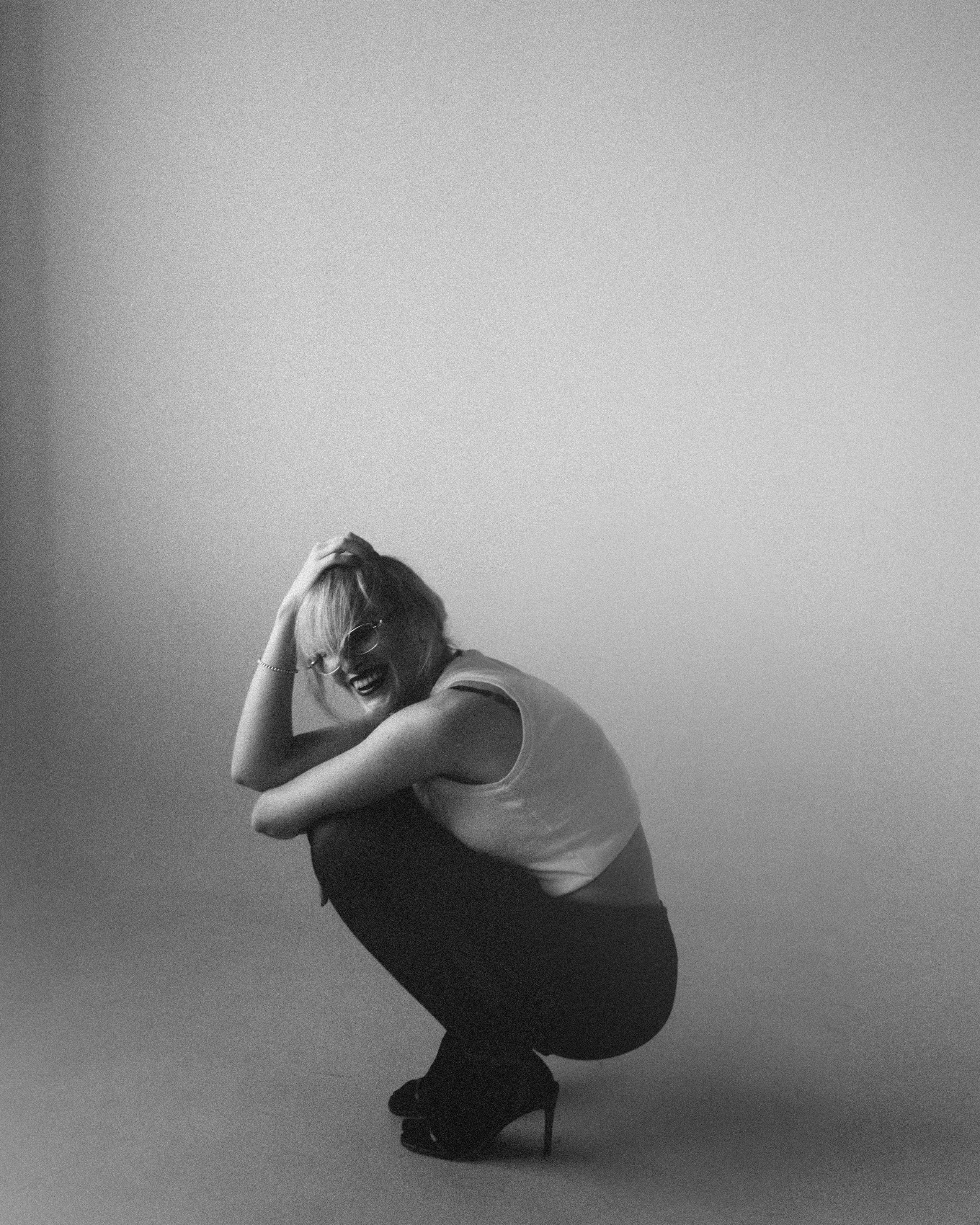 Girs. Male photographer