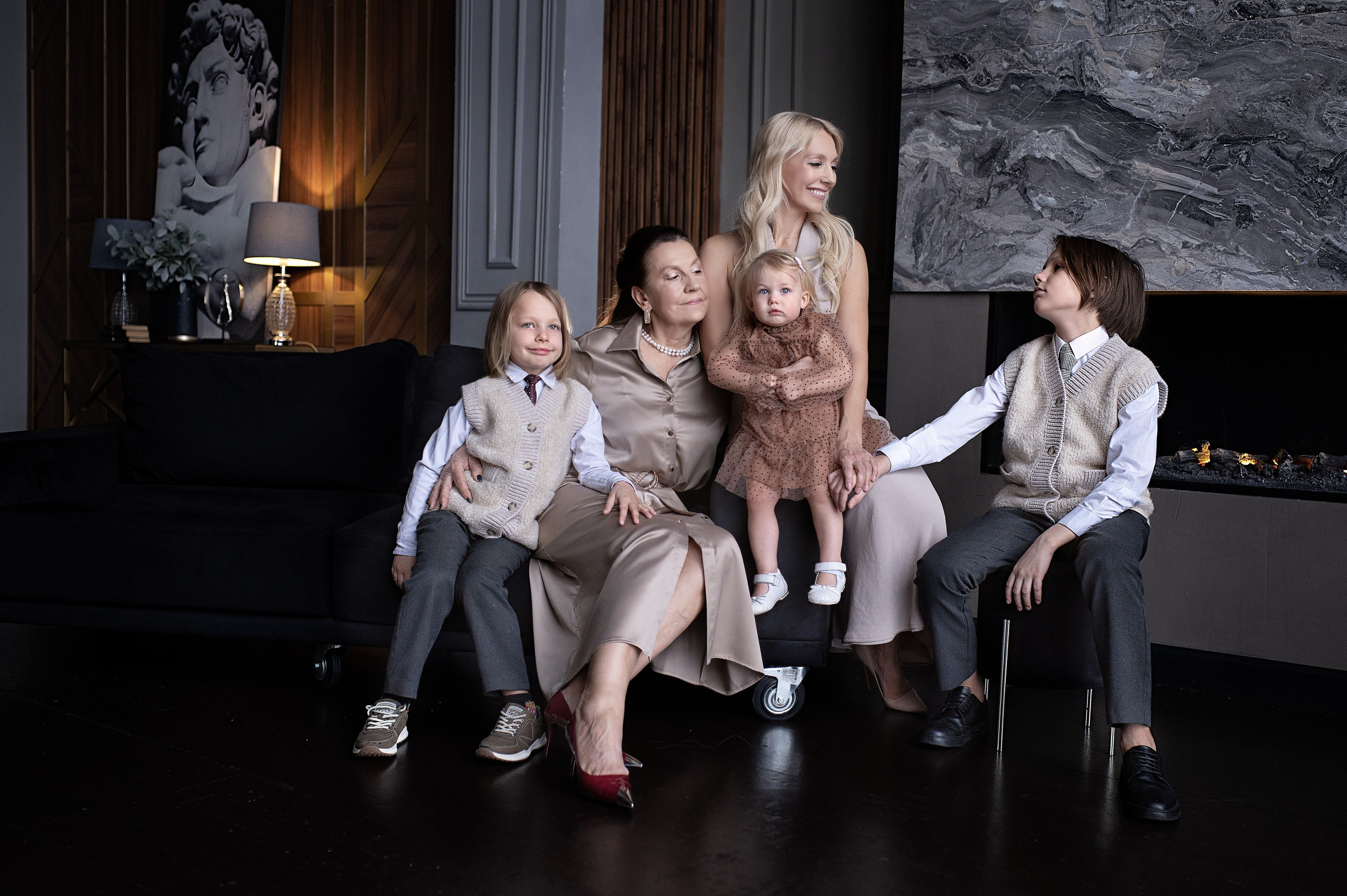 Сьемка поколений. Фотосессия большой семьи. Фотографы крещения/венчания  Красноярск Татьяна и Вячеслав Переваловы