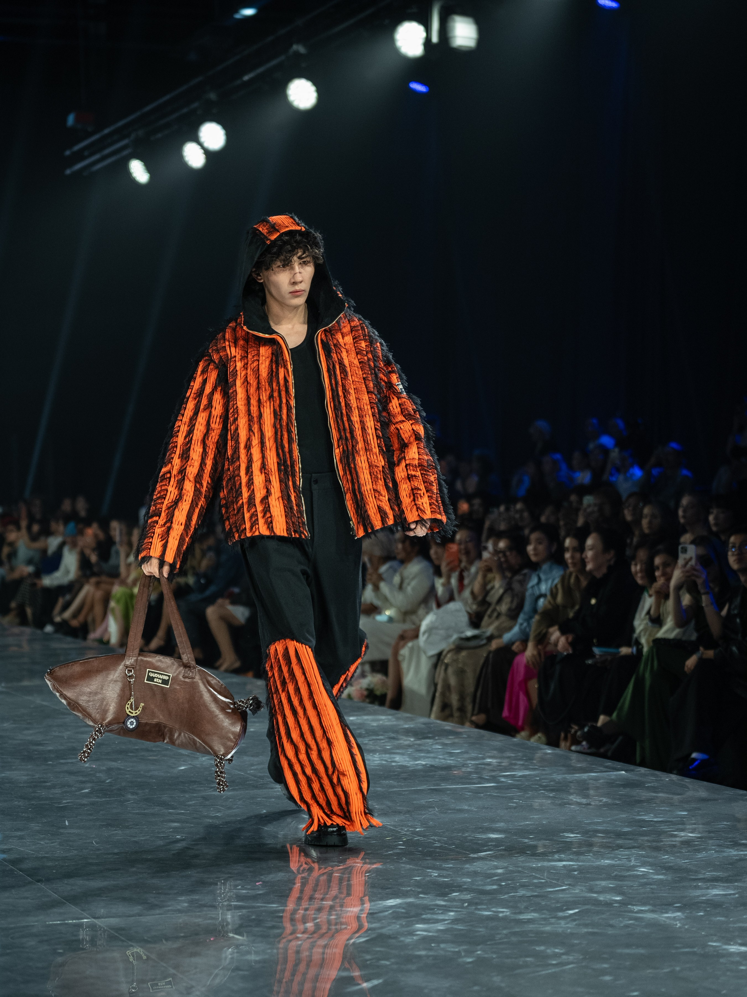 Visa Fashion Week Almaty Pre-Fall 2026 GAZHAIYIP. Сайт Алматинского НЮ АРТ, будуар и фэшн фотографа Дениса Карпенко