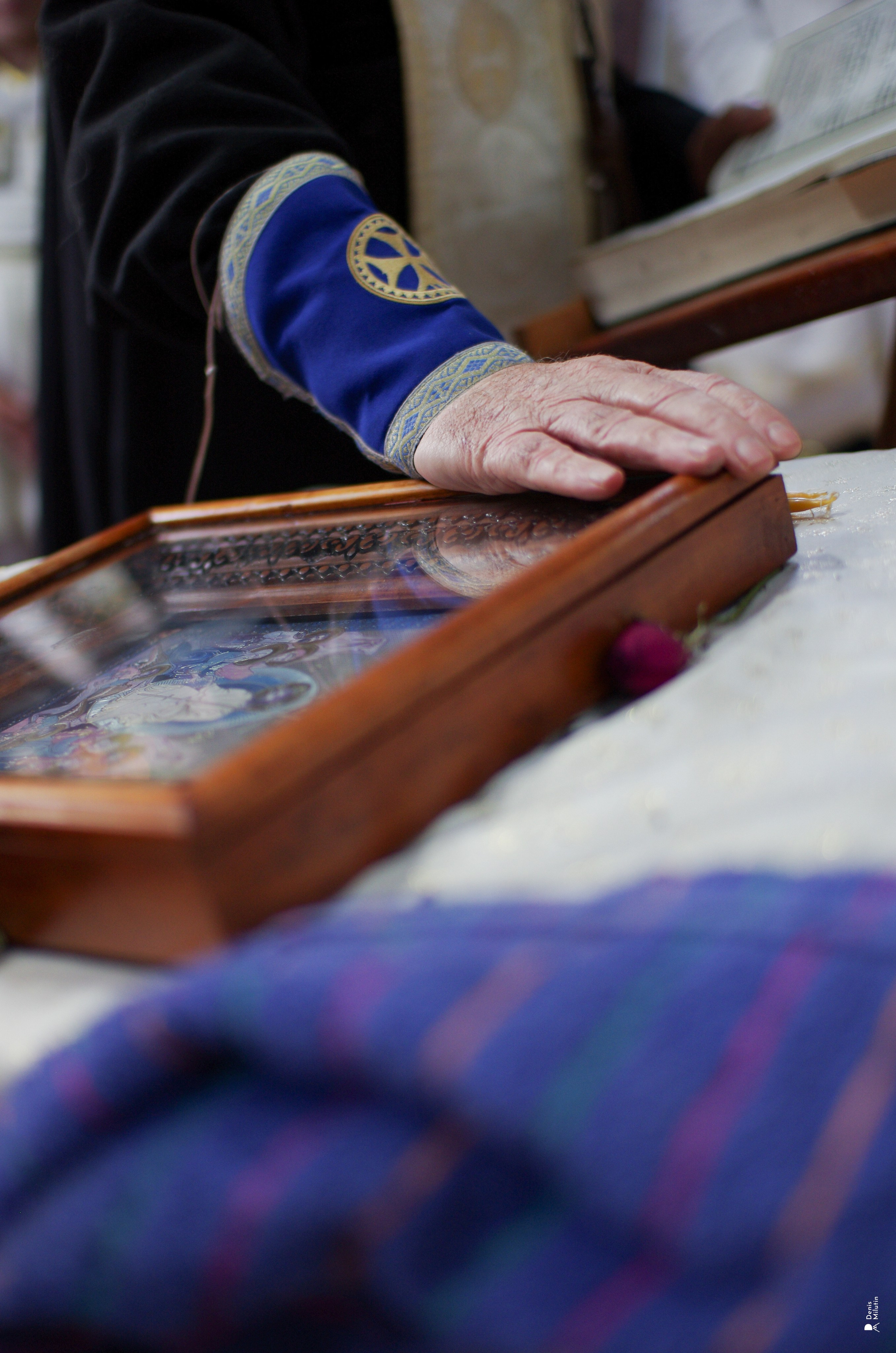 Крещение в церкви Менджи. Портретный фотограф Денис Милютин