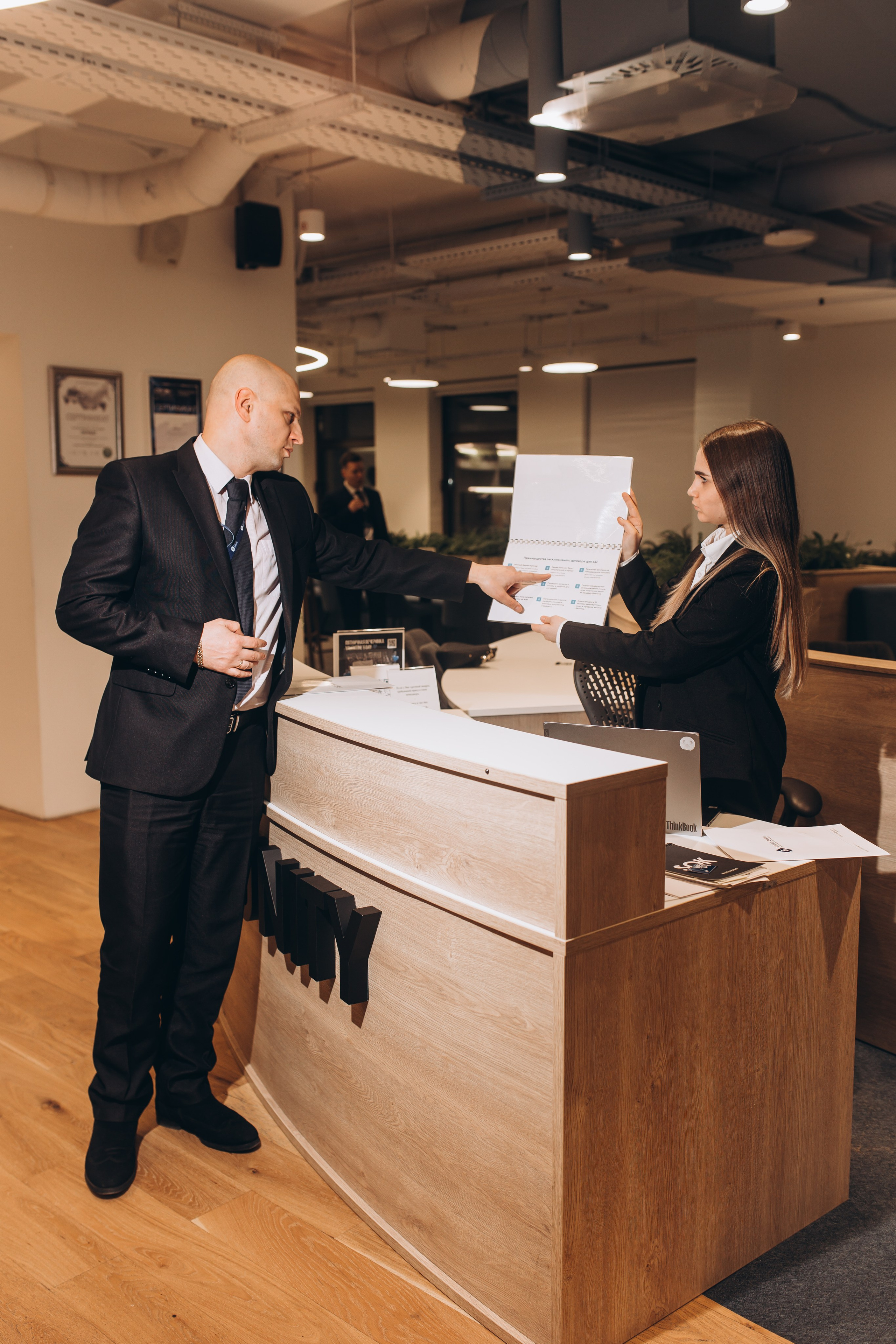 Фотосессия команды «Бизнес бюро». Фотограф Артем Бросов в Санкт-Петербурге и Дубае