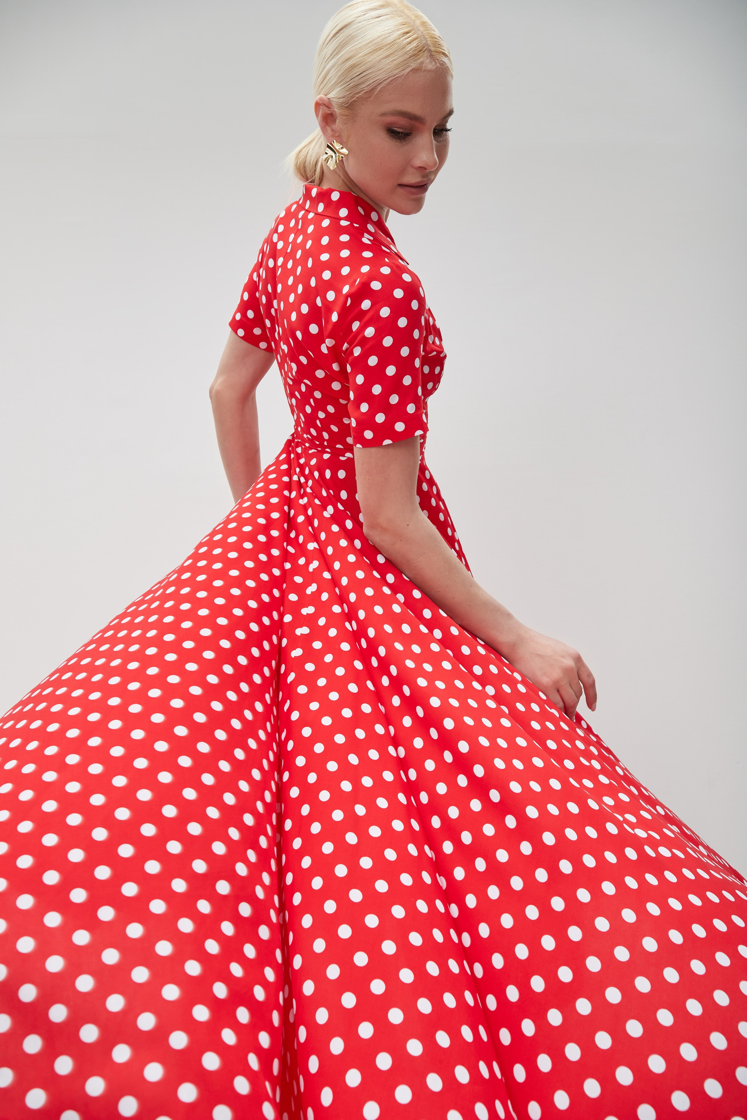 "Профессиональная каталожная фотосъемка товаров для e-commerce и интернет-магазинов""Высококачественная каталожная съемка одежды и аксессуаров с белым фоном""Рекламная каталожная фотосъемка для маркетинга продуктов и брендов""Студийная каталожная съемка с детальной проработкой текстур и материалов""Коммерческая каталожная фотосъемка для каталогов и онлайн-платформ""Фотография каталожной съемки с акцентом на дизайн и презентацию товаров""Предметная каталожная съемка для увеличения продаж в e-commerce""Профессиональная каталожная фотосъемка с использованием студийного освещения""Рекламные фото каталожной съемки для сайтов и социальных сетей""Высокоточная каталожная съемка товаров для презентаций и брошюр""Каталожная фотосъемка высокого разрешения для онлайн-магазинов""Коммерческая каталожная съемка с фокусом на качество и детализацию""Студийная каталожная фотосъемка для брендов и ритейла""Фотографии каталожной съемки для маркетинговых кампаний""Профессиональная каталожная съемка для каталогов и увеличения конверсии" "Профессиональная съемка на модели для модных брендов и рекламы""Высококачественная фотосъемка на модели с креативным освещением и позами""Рекламная съемка на модели для каталогов одежды и аксессуаров""Студийная съемка на модели с акцентом на стиль и индивидуальность""Коммерческая фотосъемка на модели для fashion-индустрии""Фотография съемки на модели с профессиональным ретуши для журналов""Модная съемка на модели для продвижения бренда и коллекций""Профессиональная съемка на модели с использованием естественного света""Рекламные фото съемки на модели для социальных сетей и веб-сайтов""Высокоточная фотосъемка на модели для портфолио и презентаций""Съемка на модели высокого разрешения для модных кампаний""Коммерческая съемка на модели с фокусом на тренды и дизайн""Студийная фотосъемка на модели для e-commerce и маркетинга""Фотографии съемки на модели для брендов и увеличения продаж""Профессиональная модная съемка на модели для каталогов и рекламы"