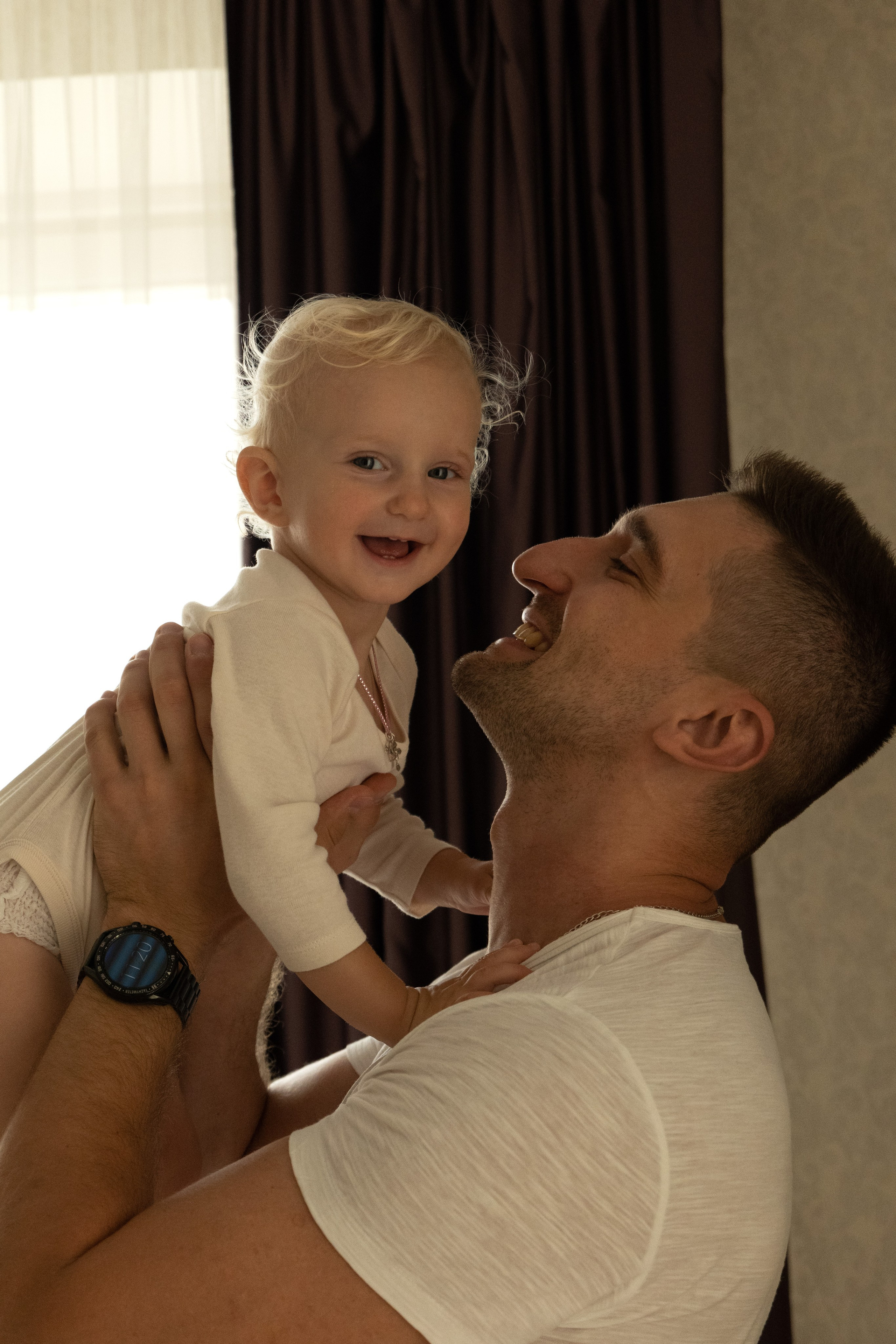 Семейная фотосессия дома. Фотограф видеограф Ольга Василевская