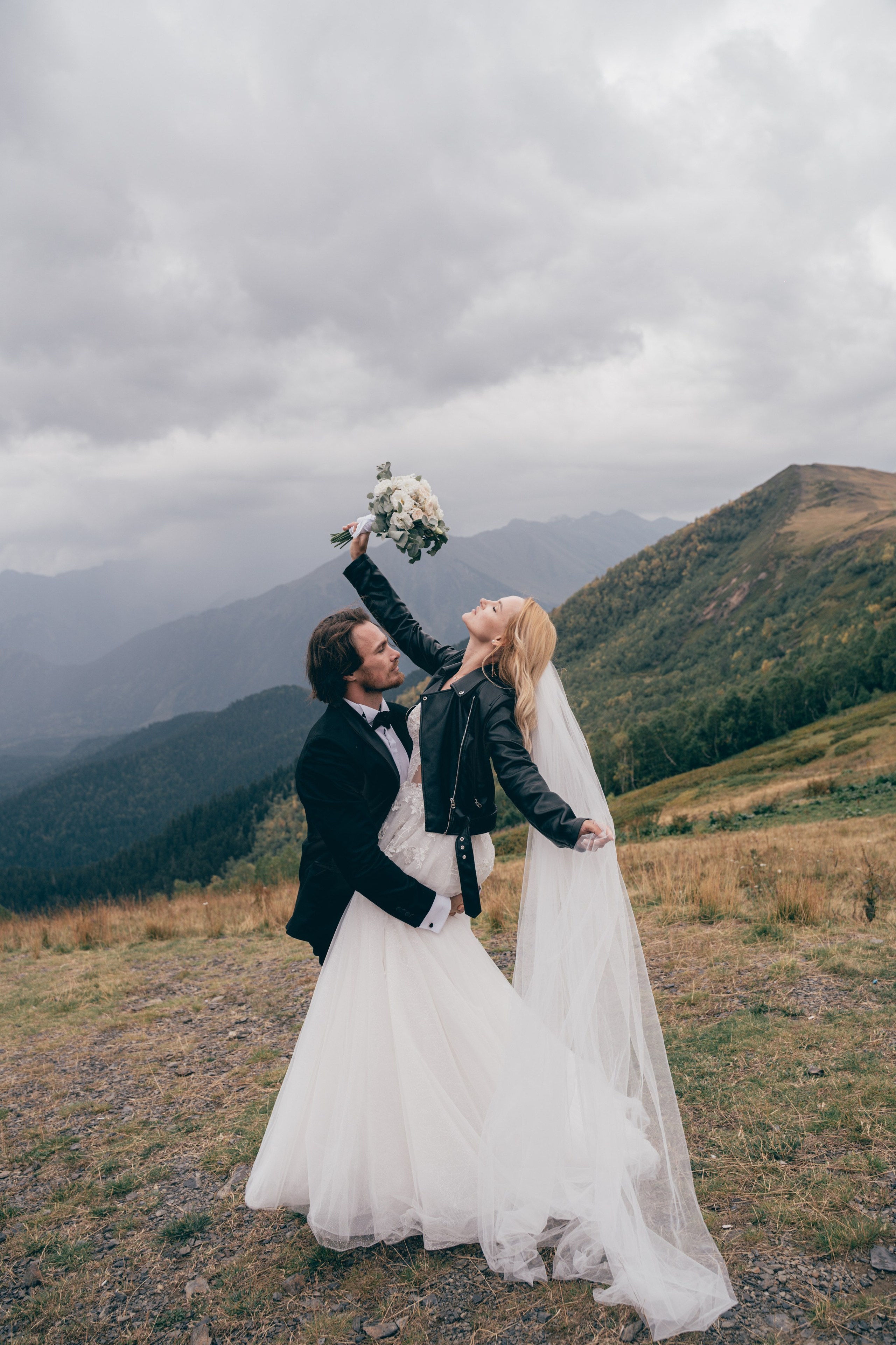 Индивидуальная фотосессия в горах Фотограф КМВ Пятигорск, Железноводск, Ессентуки, Кисловодск Архыз Домбай Горы. Фотограф КМВ|ГОРЫ Пятигорск Железноводск Ессентуки Кисловодск Домбай Архыз Эльбрус