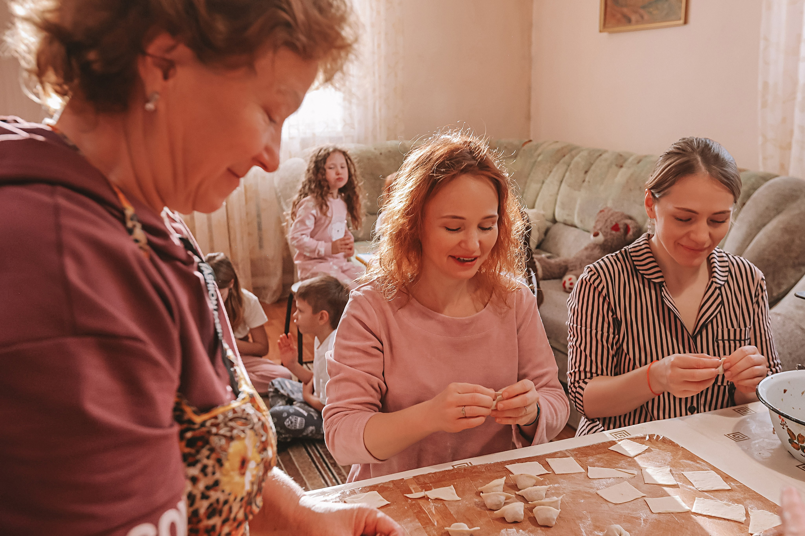 Большая семья репортаж. Семейный фотограф Тюмень, фотограф на роды Салмина Мария