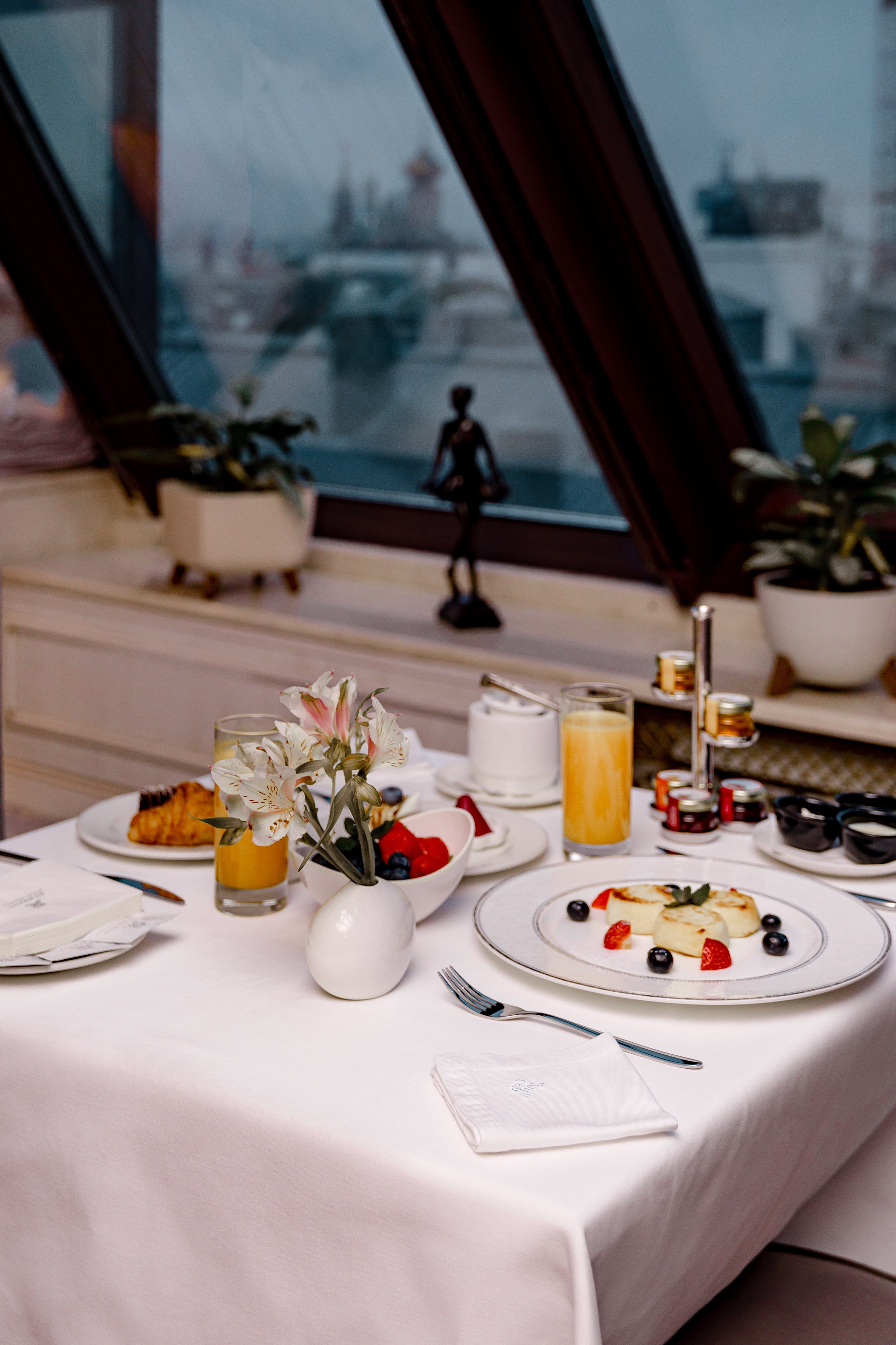 Завтрак в Ресторане «ST REGIS MOSCOW». Свадебный/Портретный фотограф снимаю в Москве