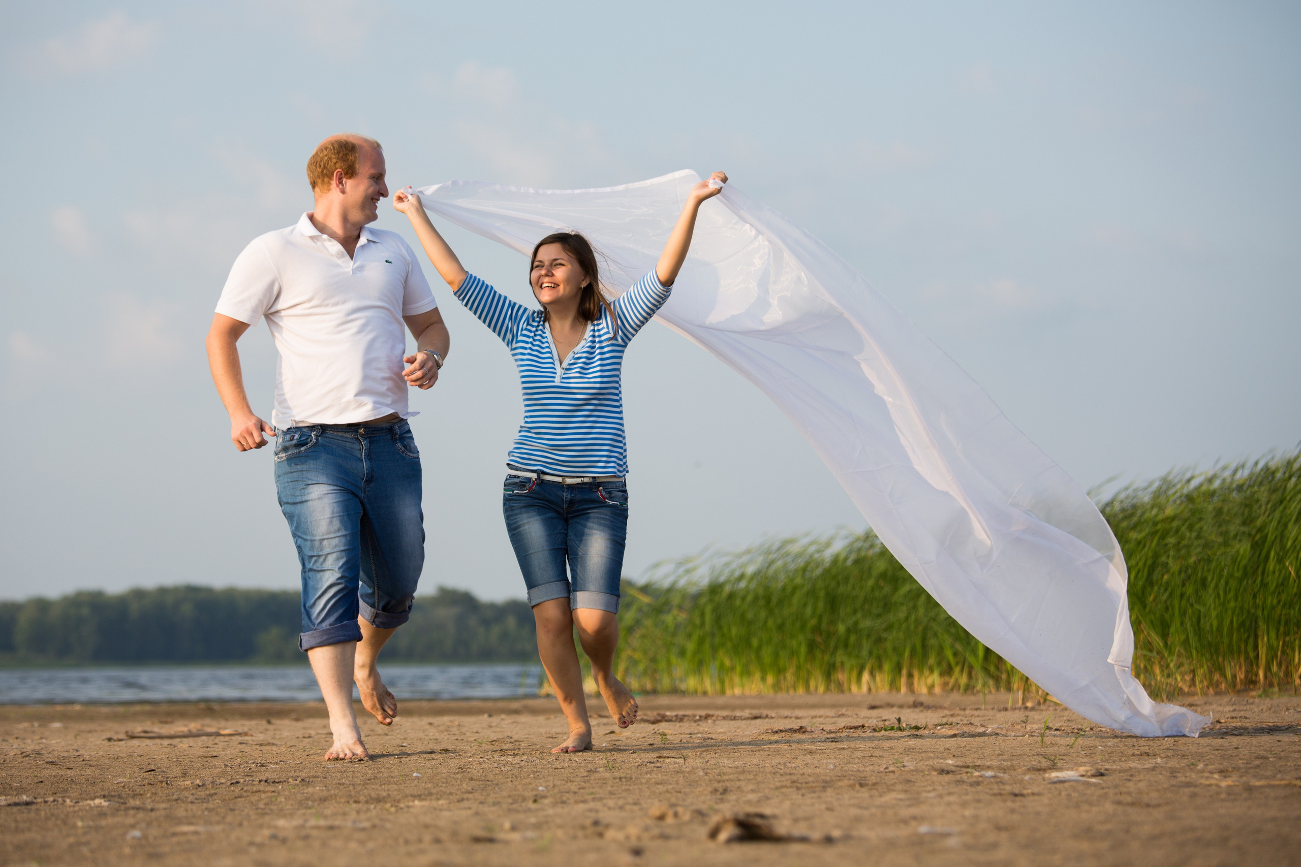 Фотосъемка Love Story на Волге. Свадебный фотограф, видеограф в Самаре, Самарской области. Видеосъемка
