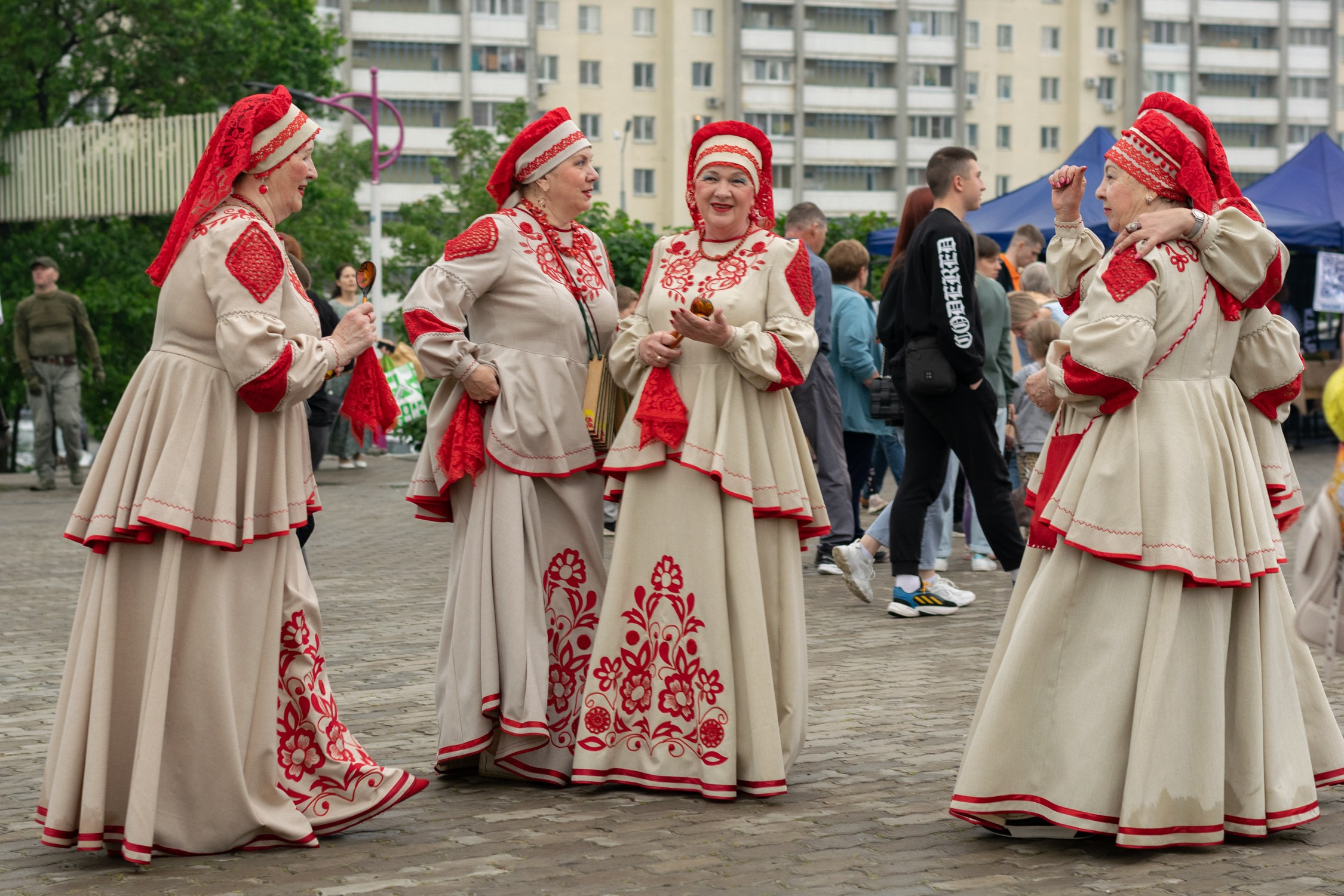 Антон Курдюмов фотограф в Хабаровске Рина Курдюмова фото27 foto27 Антон Дорофеев репортажный репортаж документалист Тони и Рина фотосоздатели День молодежи по-русски Хабаровск кинотеатр