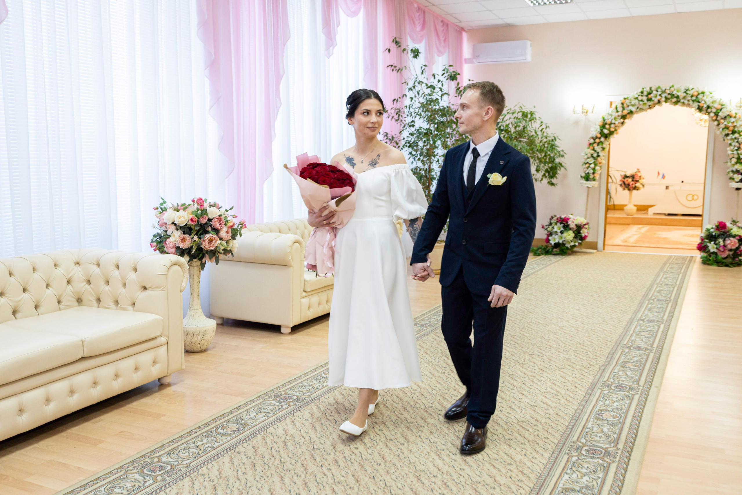 Свадьба, роспись в ЗАГСе, венчание, крещение, выписка из роддома — фотосъёмка. Визуальная упаковка брендов и проектов через фото и видеопроизводство