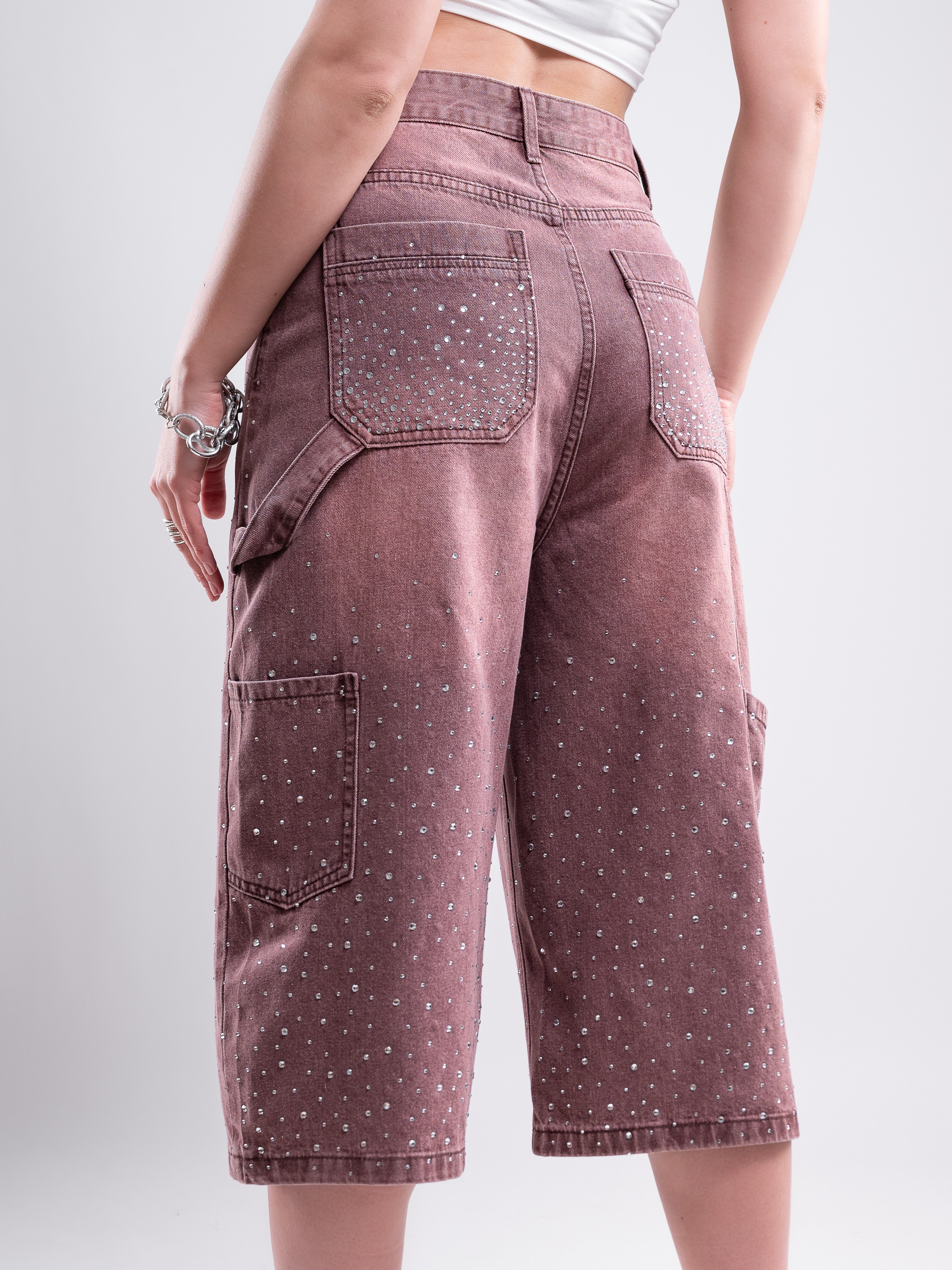 Джинсовые бриджи. Предметный фотограф, фото для маркетплейсов Пятигорск, КМВ