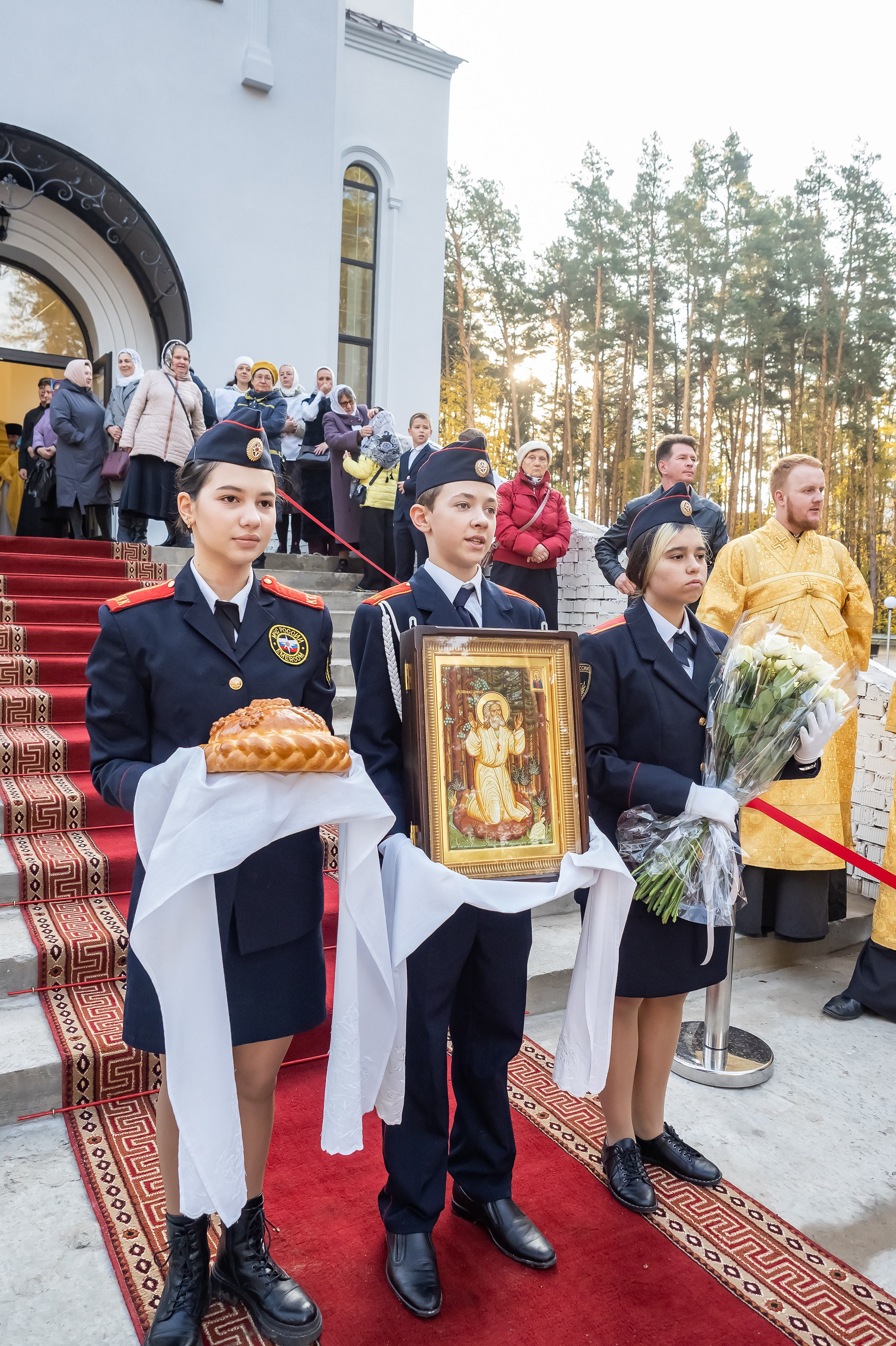 Открытие Храма Серафима Саровского. Репортажный, семейный и детский фотограф в Пензе и Заречном Арина Ермилова. Картины барельеф на заказ
